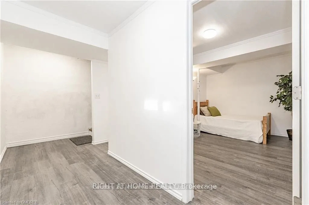 Photo 19 of 164 Jansen Avenue, Kitchener — HOMEH
