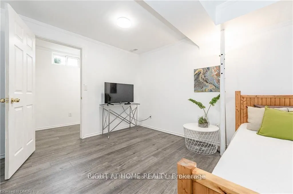 Photo 21 of 164 Jansen Avenue, Kitchener — HOMEH