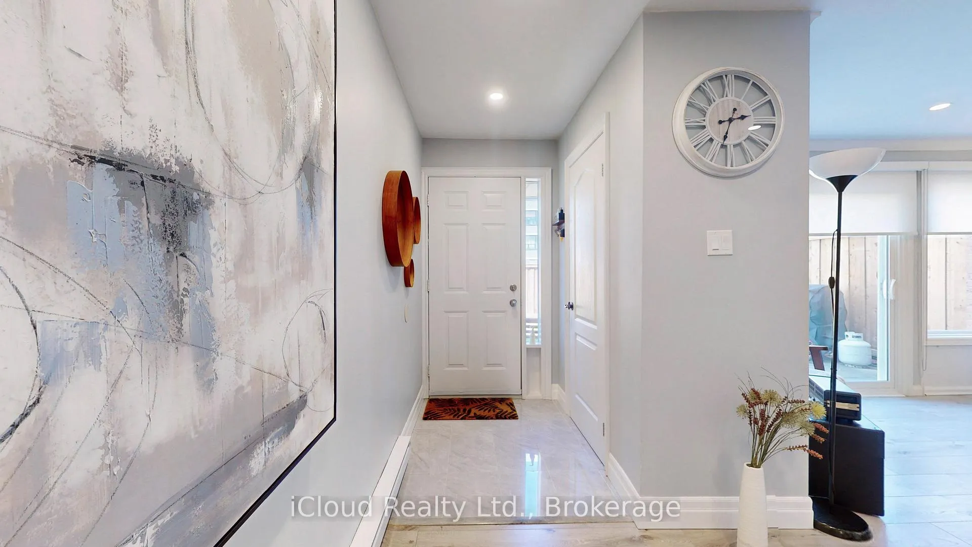 Photo 3 of 131 Milestone Crescent, Aurora, Aurora Village — HOMEH