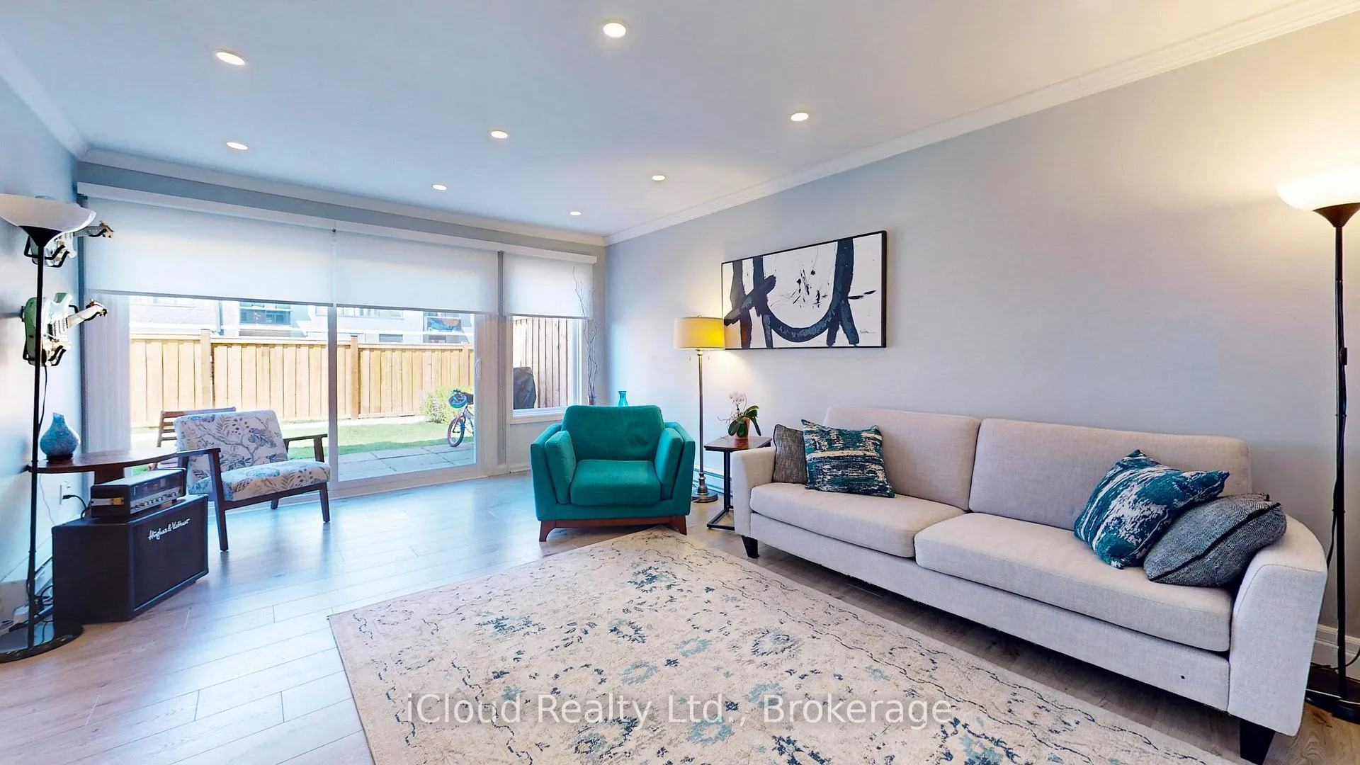 Photo 4 of 131 Milestone Crescent, Aurora, Aurora Village — HOMEH