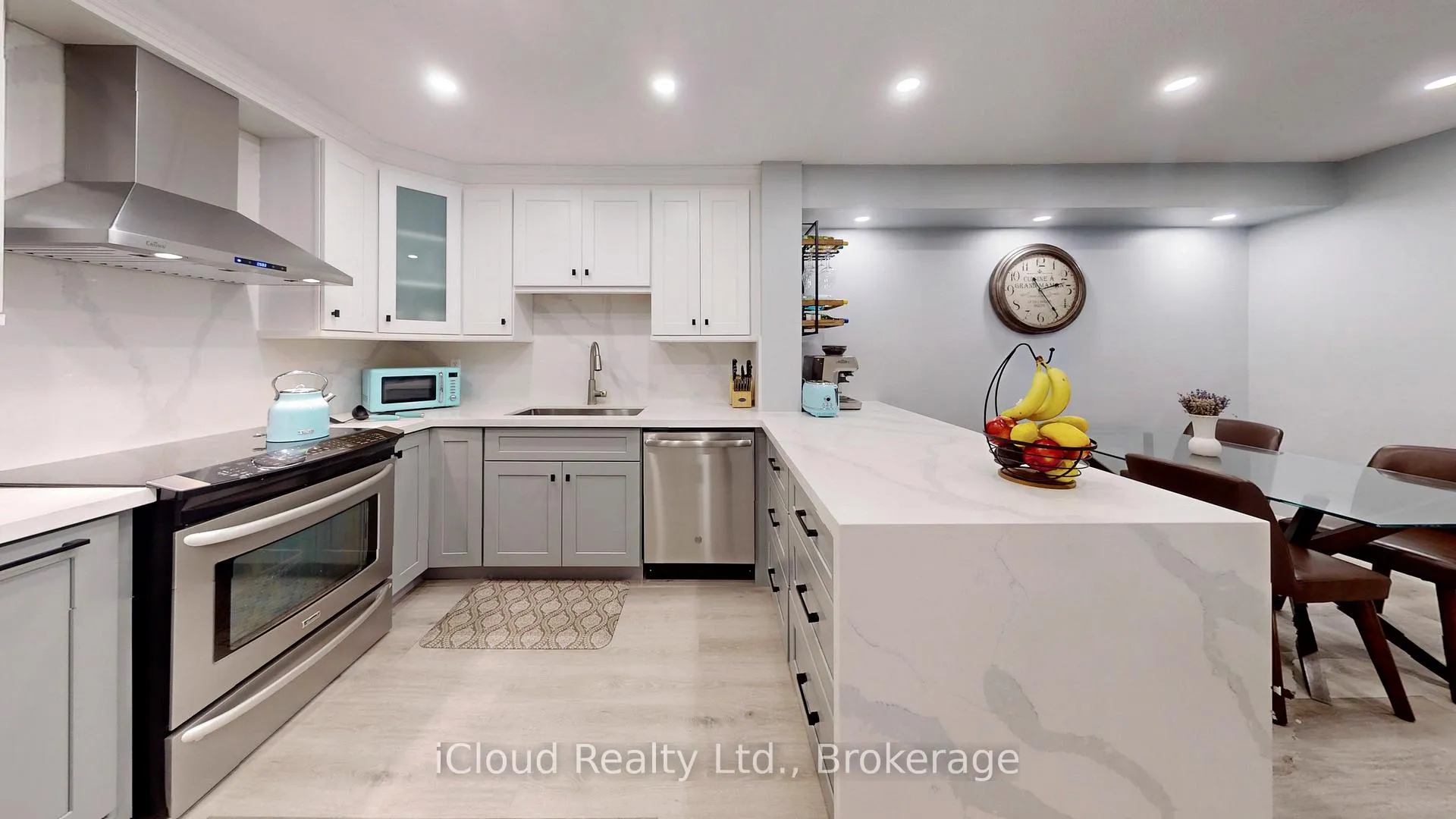 Photo 7 of 131 Milestone Crescent, Aurora, Aurora Village — HOMEH