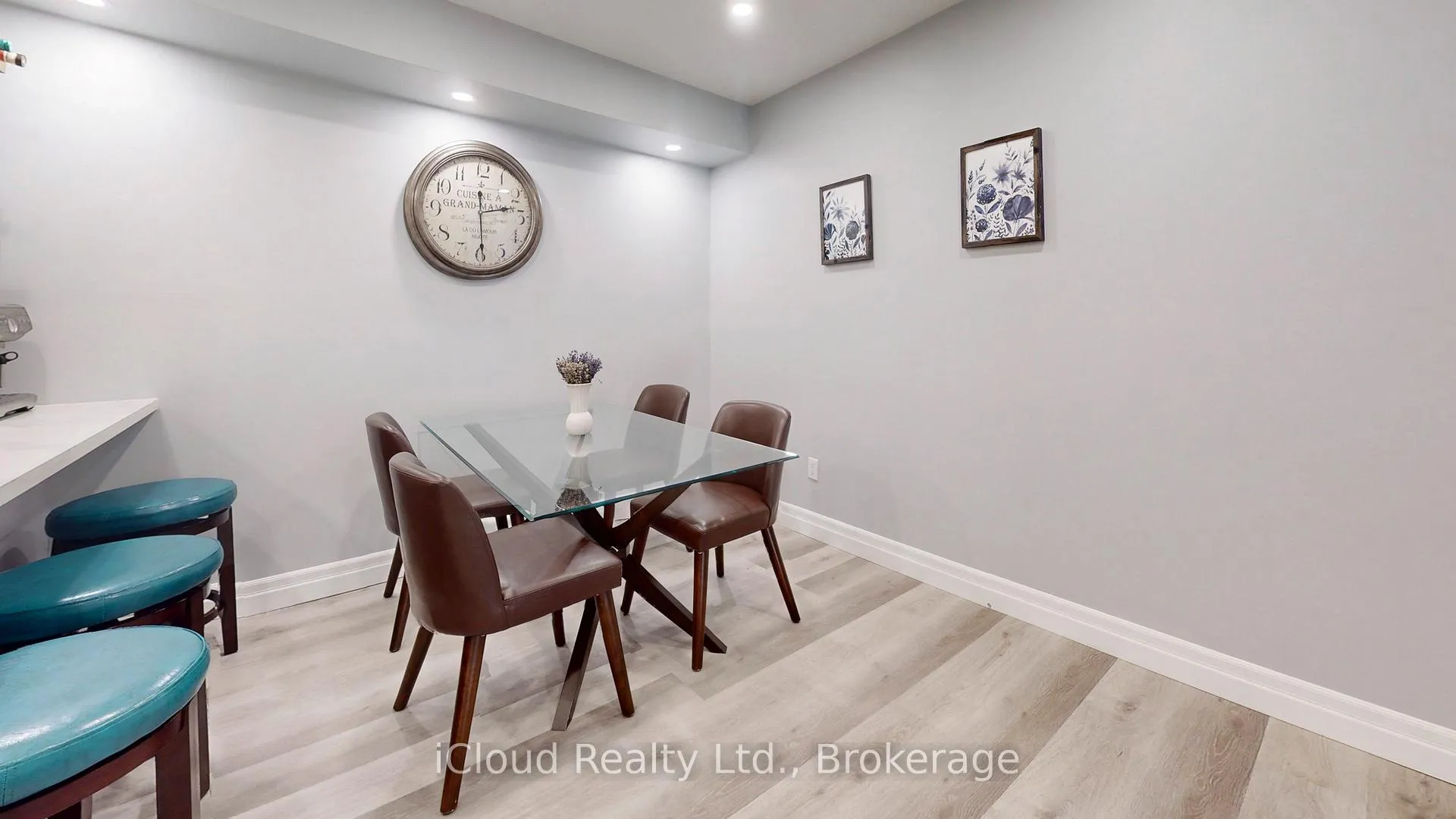 Photo 11 of 131 Milestone Crescent, Aurora, Aurora Village — HOMEH