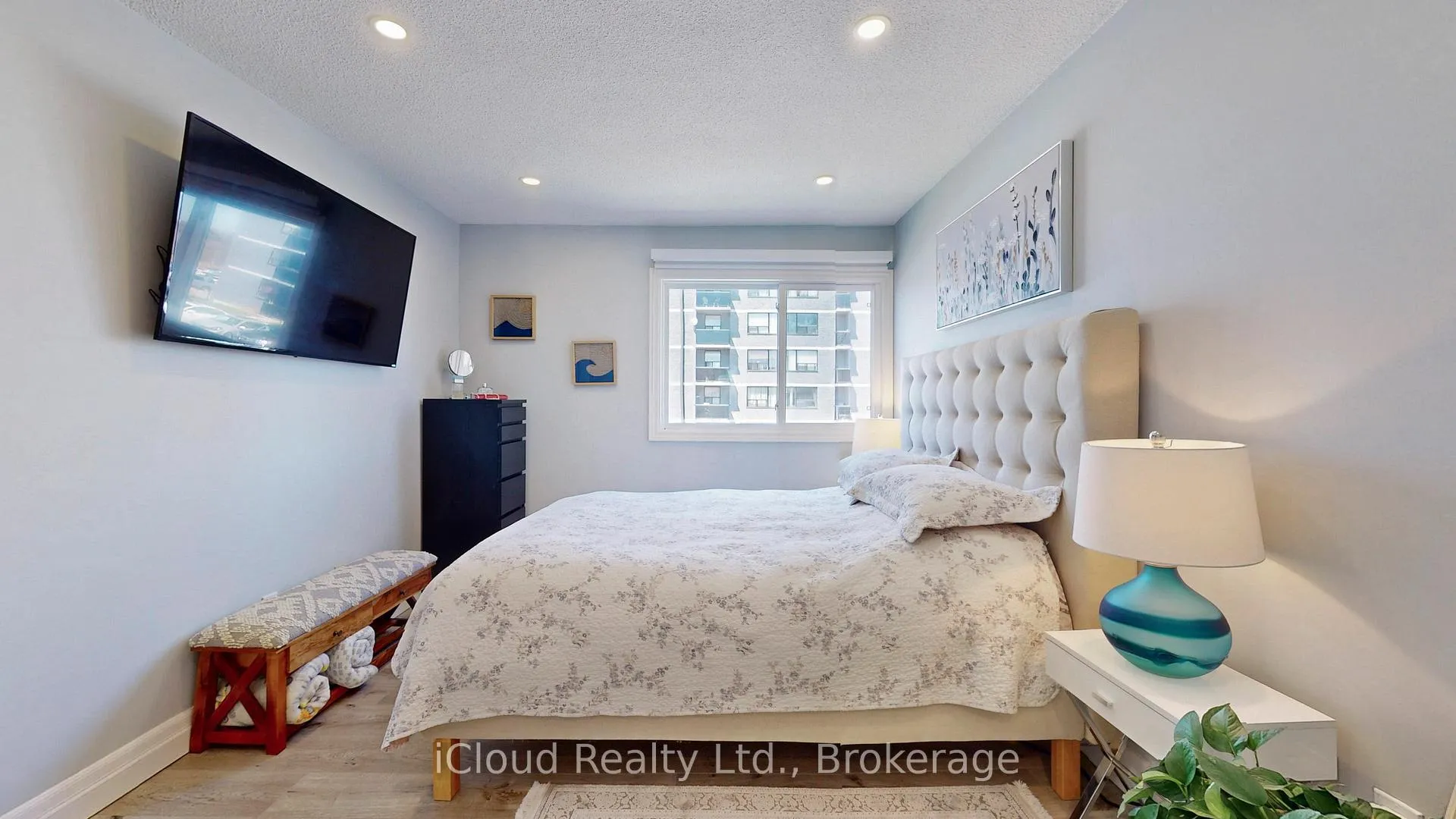 Photo 13 of 131 Milestone Crescent, Aurora, Aurora Village — HOMEH