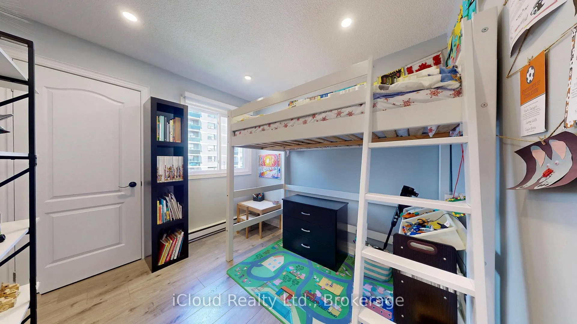 Photo 15 of 131 Milestone Crescent, Aurora, Aurora Village — HOMEH