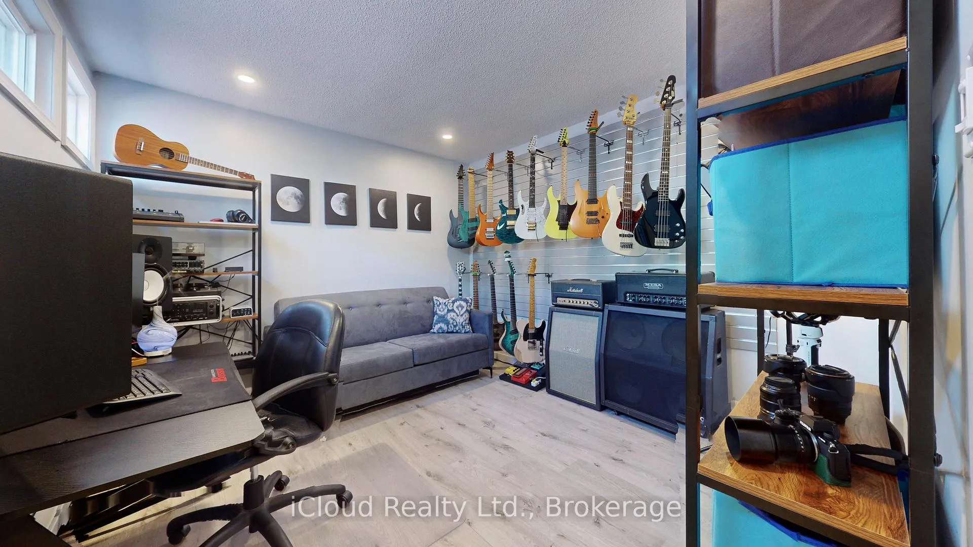 Photo 17 of 131 Milestone Crescent, Aurora, Aurora Village — HOMEH