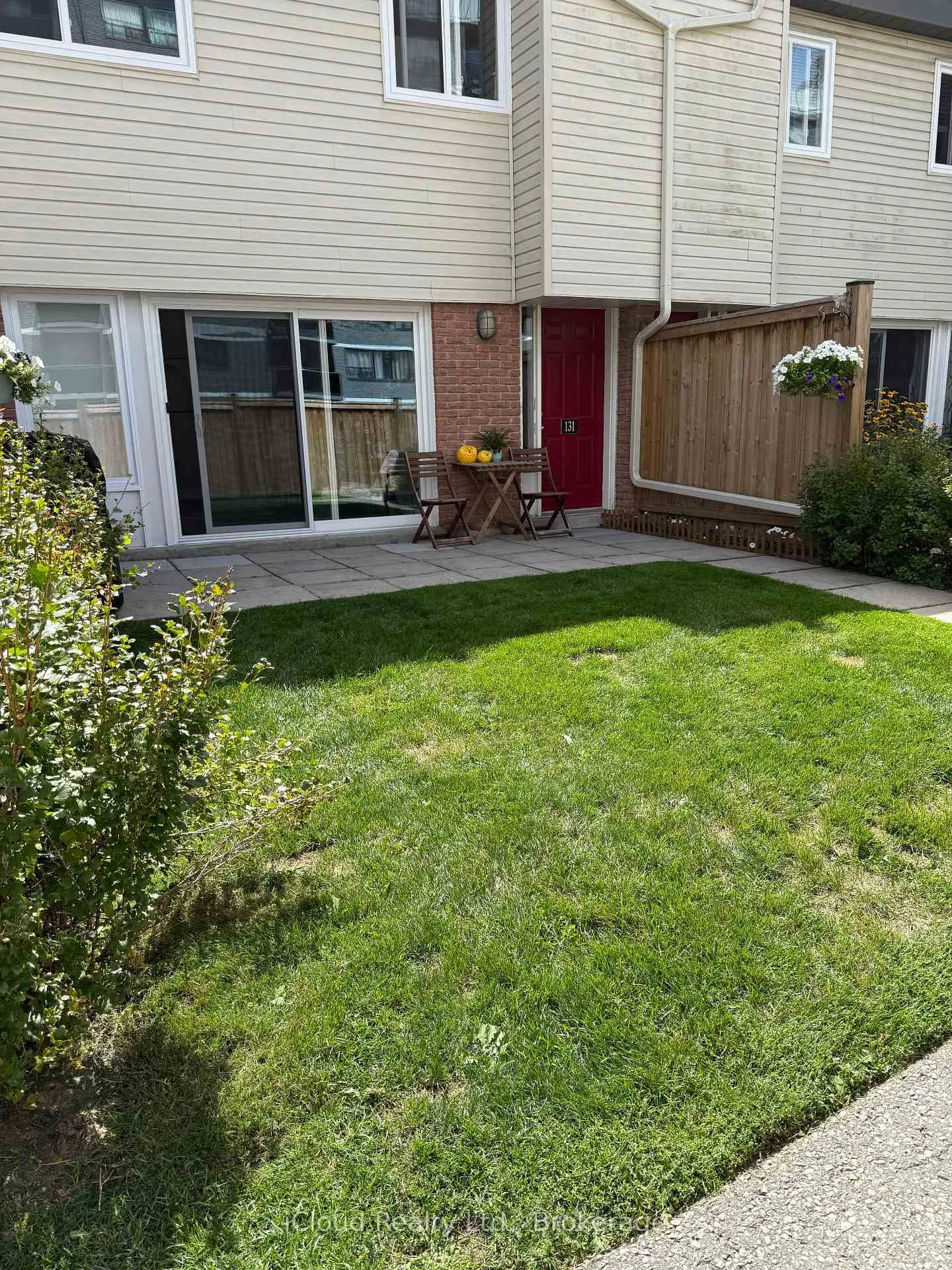 Photo 24 of 131 Milestone Crescent, Aurora, Aurora Village — HOMEH