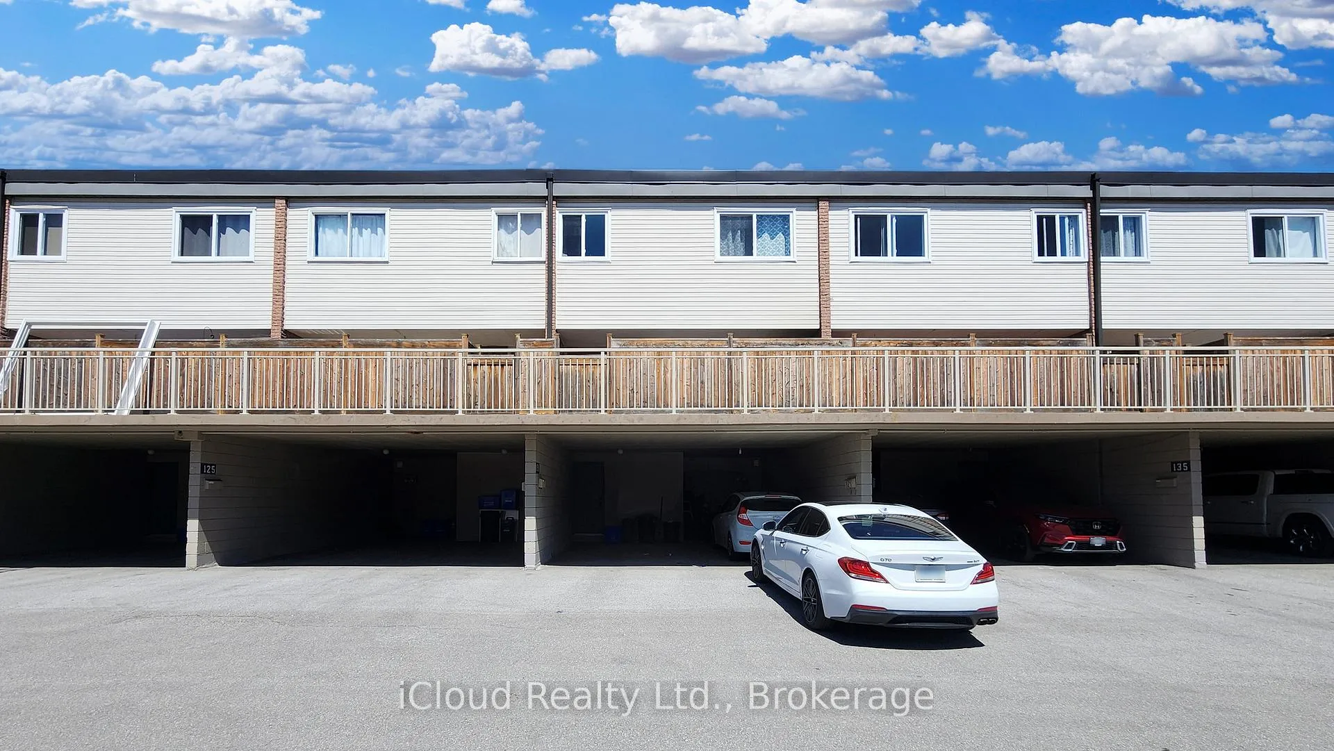 Photo 25 of 131 Milestone Crescent, Aurora, Aurora Village — HOMEH