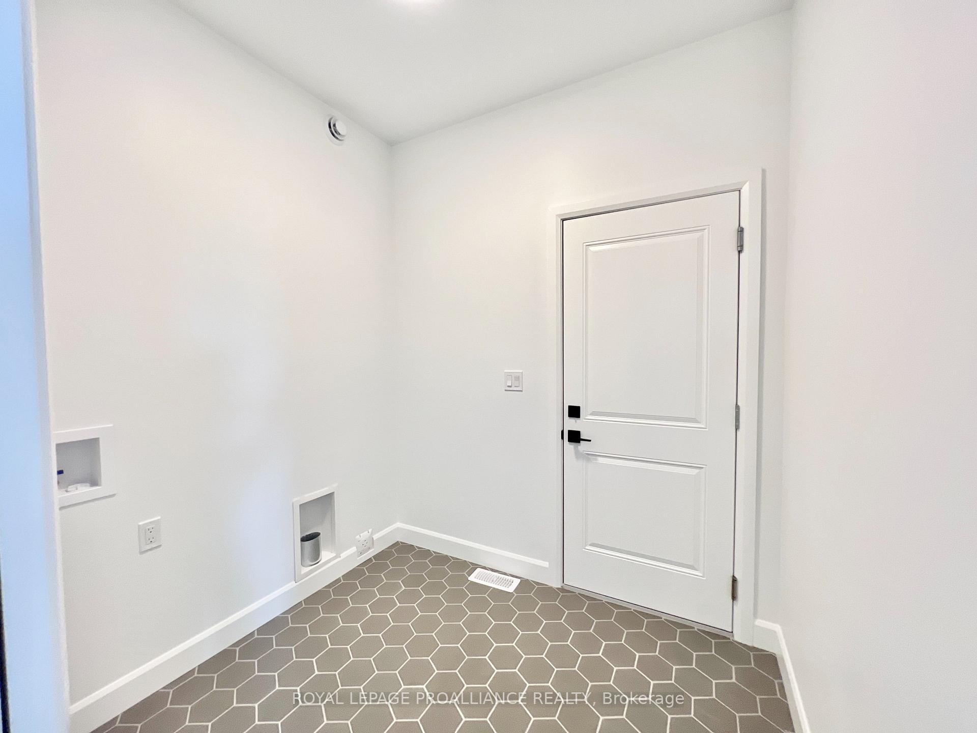 Photo 20 of 18 Horton Court, Belleville, Belleville Ward — HOMEH