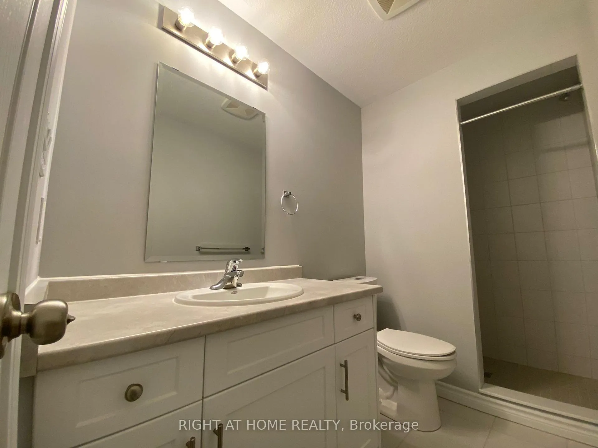 Photo 9 of 182 Wheat Lane, Kitchener — HOMEH