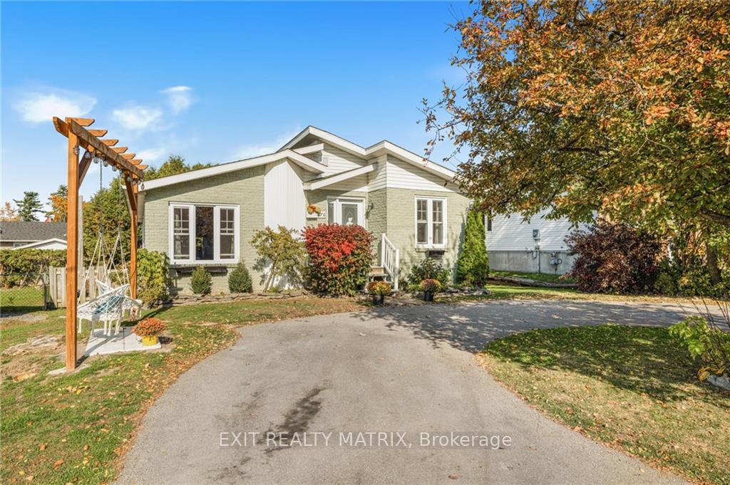 Photo 2 of 876 Queen Street, Champlain, L'Orignal — HOMEH