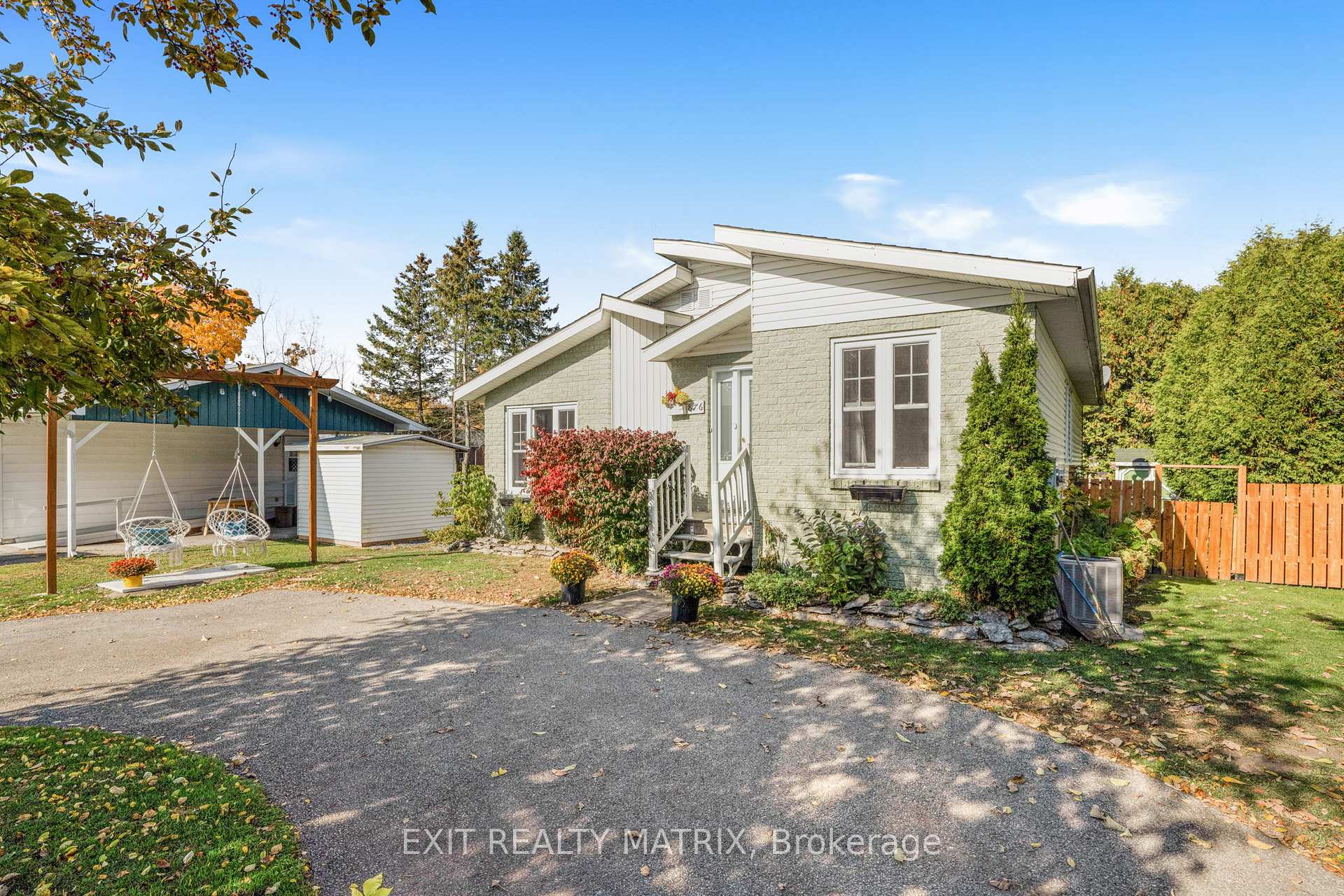 Photo 3 of 876 Queen Street, Champlain, L'Orignal — HOMEH
