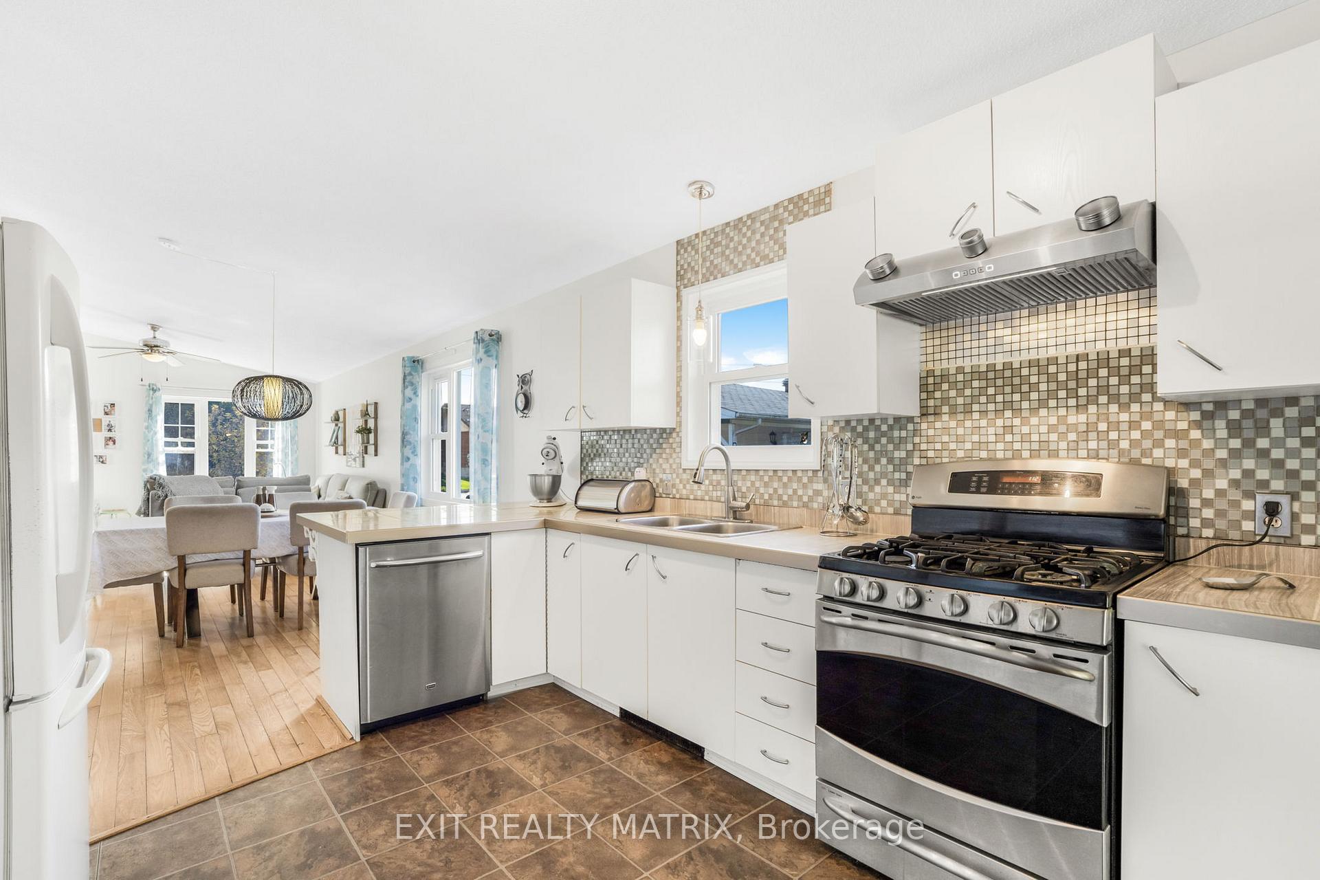 Photo 12 of 876 Queen Street, Champlain, L'Orignal — HOMEH