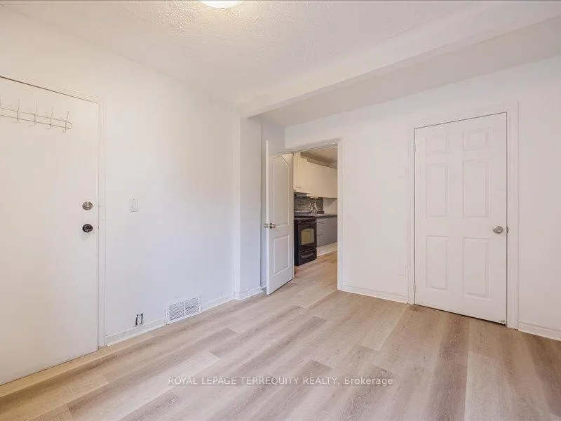 Photo 2 of Unit 1, 166 Main Street N, Brampton, Downtown Brampton — HOMEH