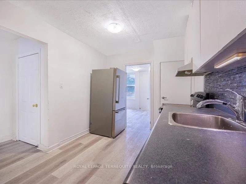 Photo 4 of Unit 1, 166 Main Street N, Brampton, Downtown Brampton — HOMEH
