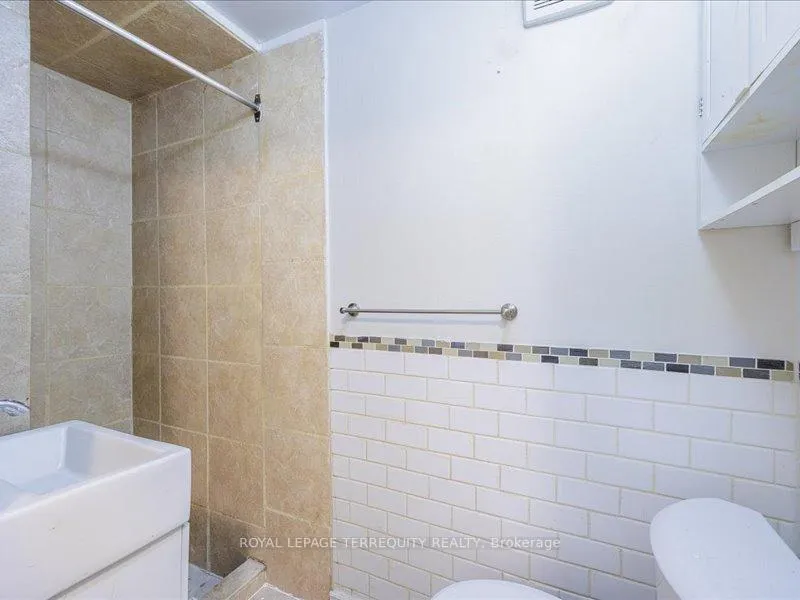Photo 7 of Unit 1, 166 Main Street N, Brampton, Downtown Brampton — HOMEH