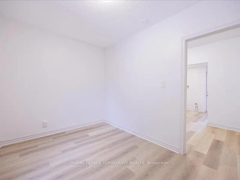 Photo 8 of Unit 1, 166 Main Street N, Brampton, Downtown Brampton — HOMEH