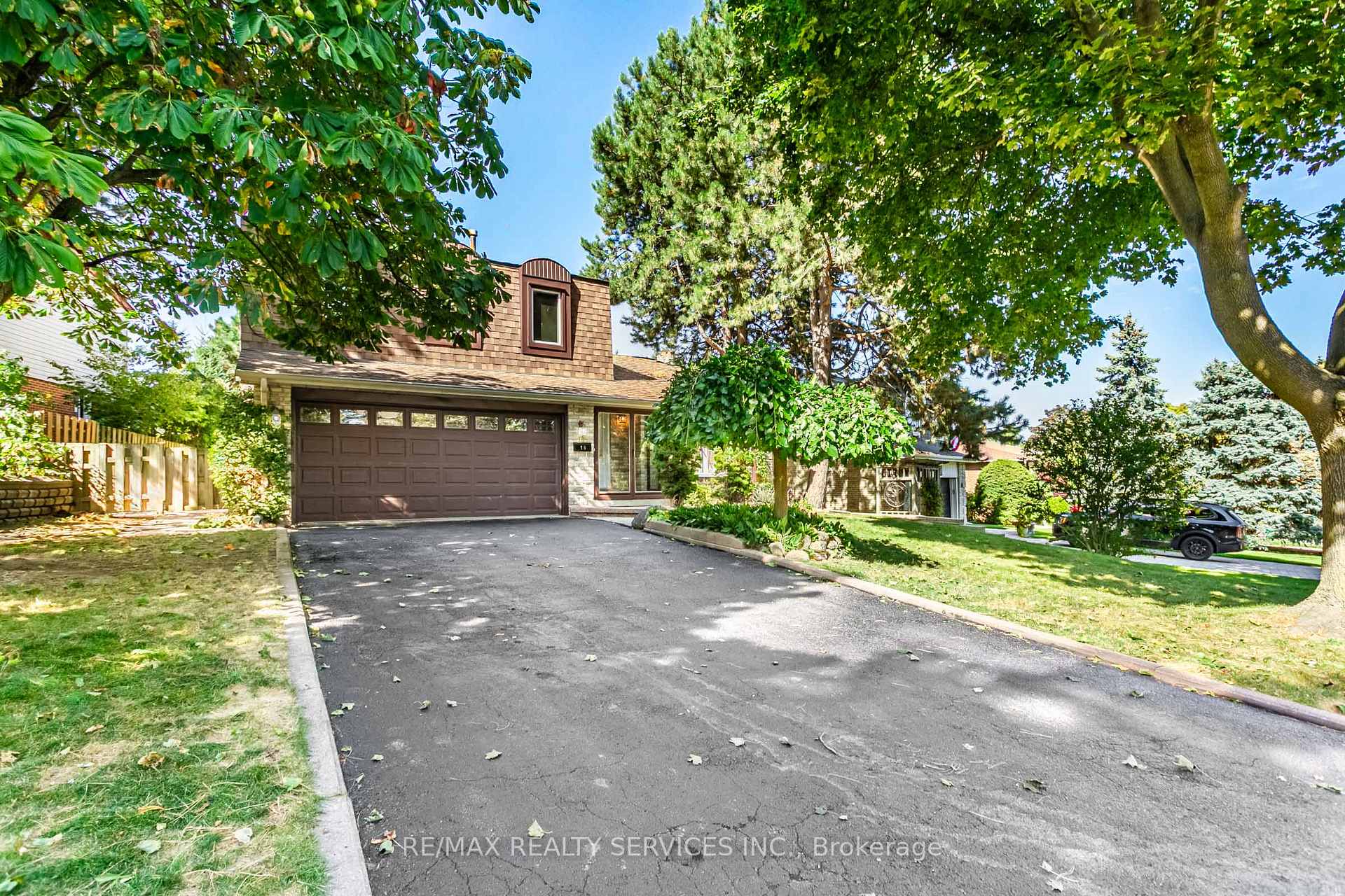 Photo 2 of 16 Marchmount Crescent, Brampton, Central Park — HOMEH