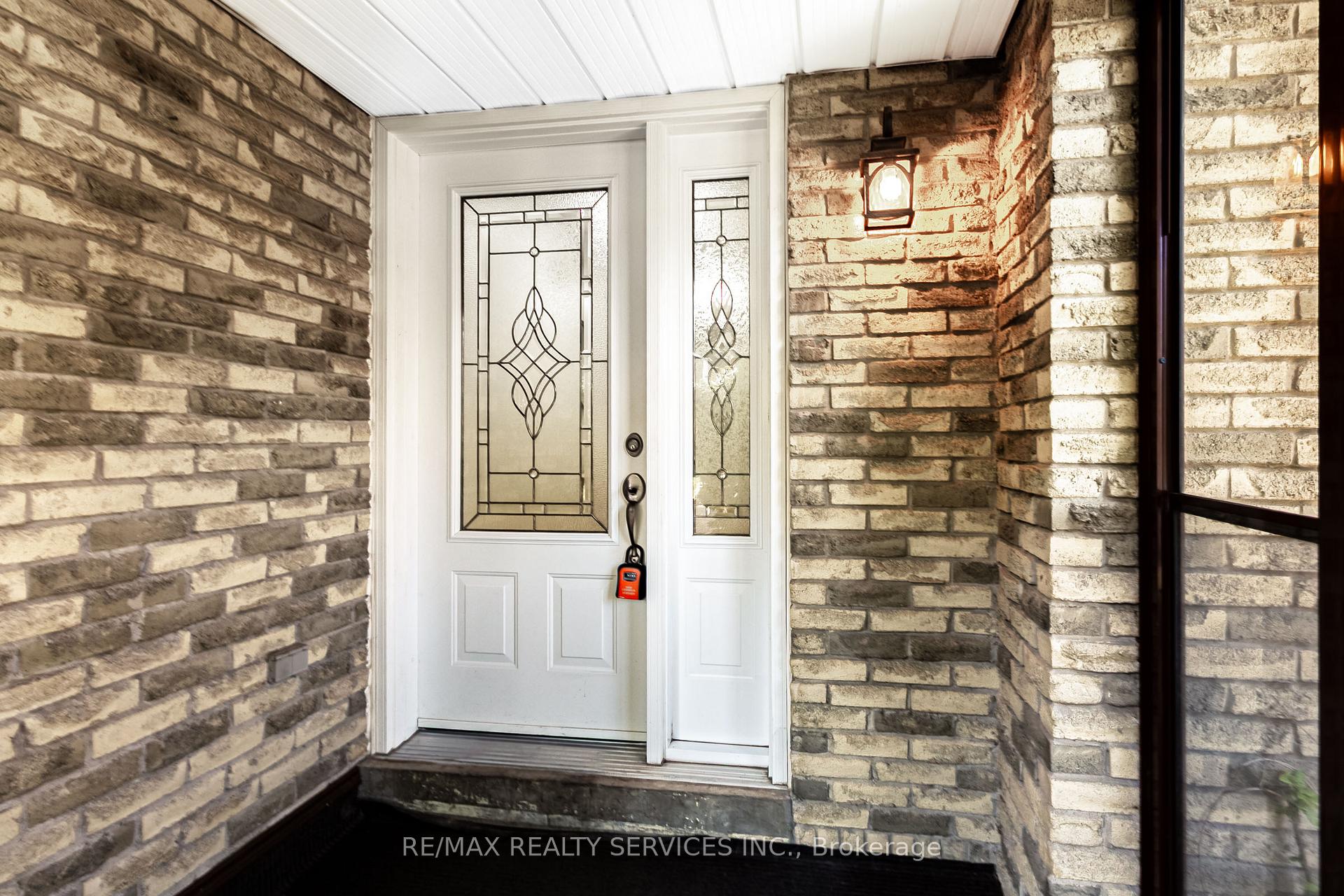 Photo 5 of 16 Marchmount Crescent, Brampton, Central Park — HOMEH