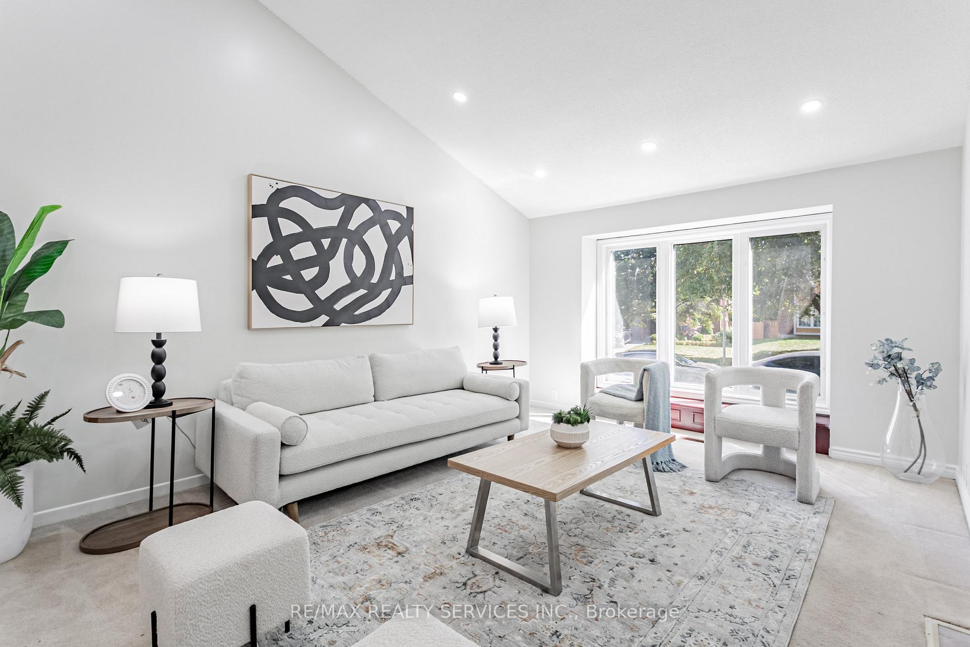 Photo 7 of 16 Marchmount Crescent, Brampton, Central Park — HOMEH