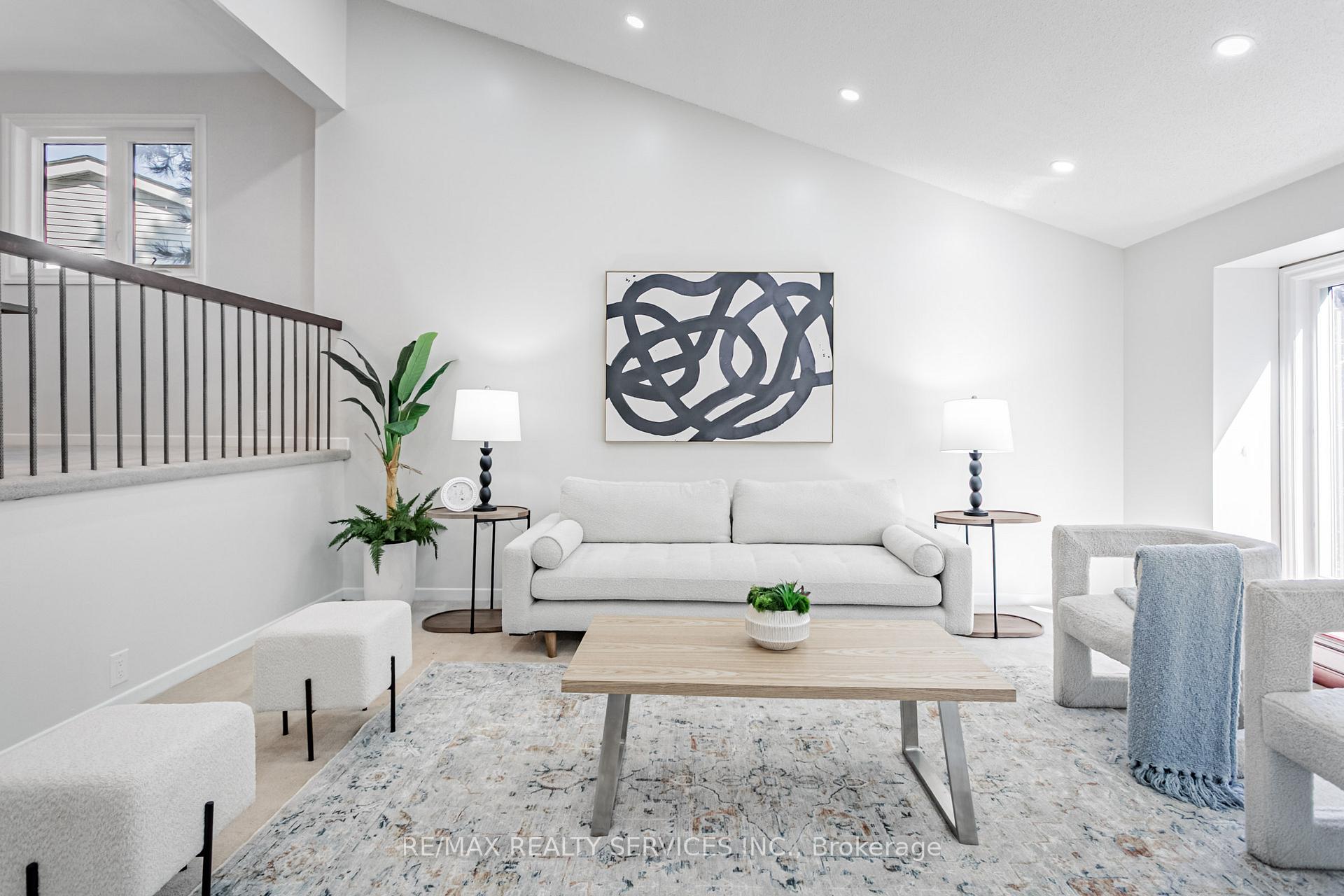 Photo 8 of 16 Marchmount Crescent, Brampton, Central Park — HOMEH