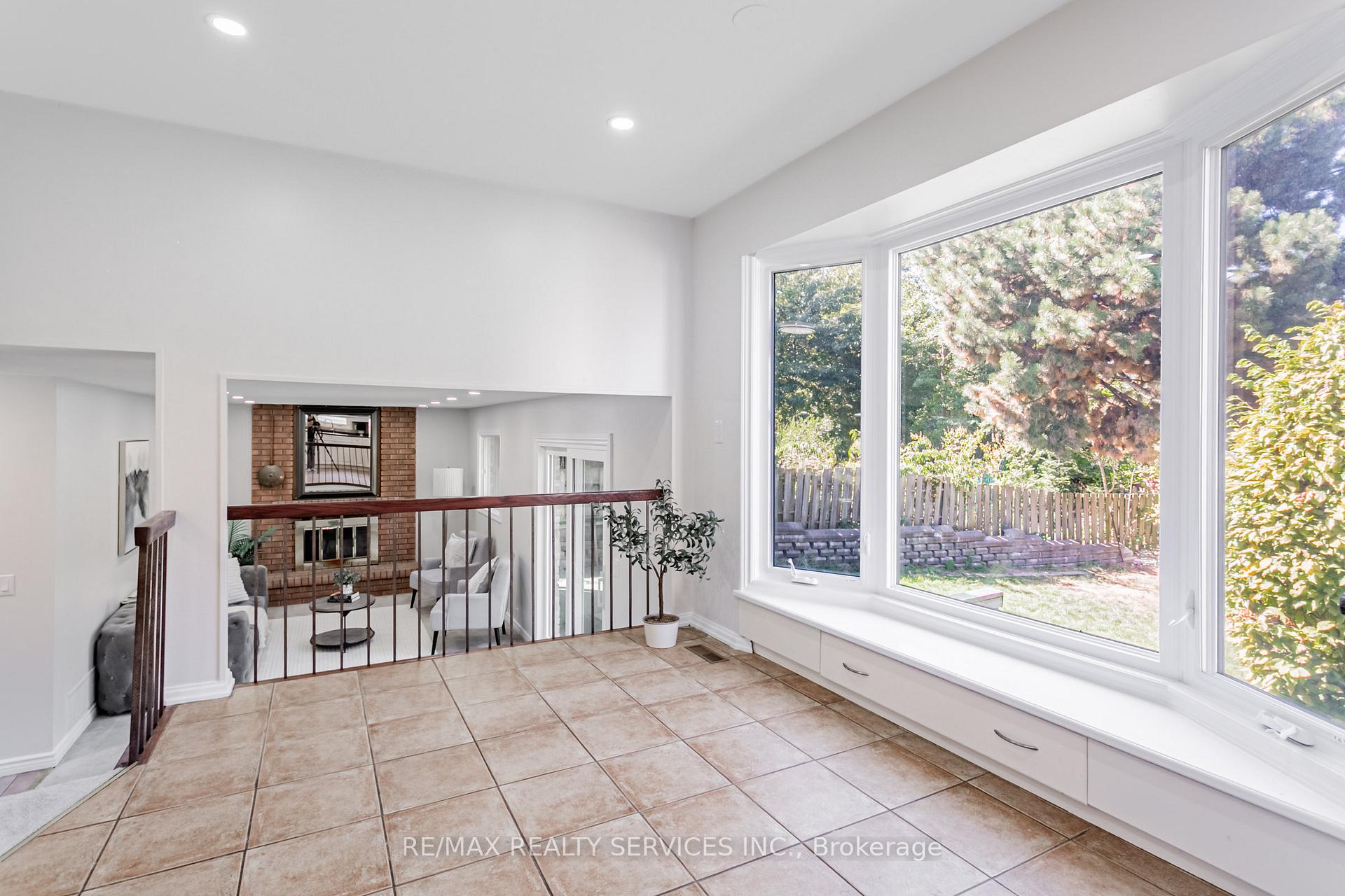 Photo 17 of 16 Marchmount Crescent, Brampton, Central Park — HOMEH