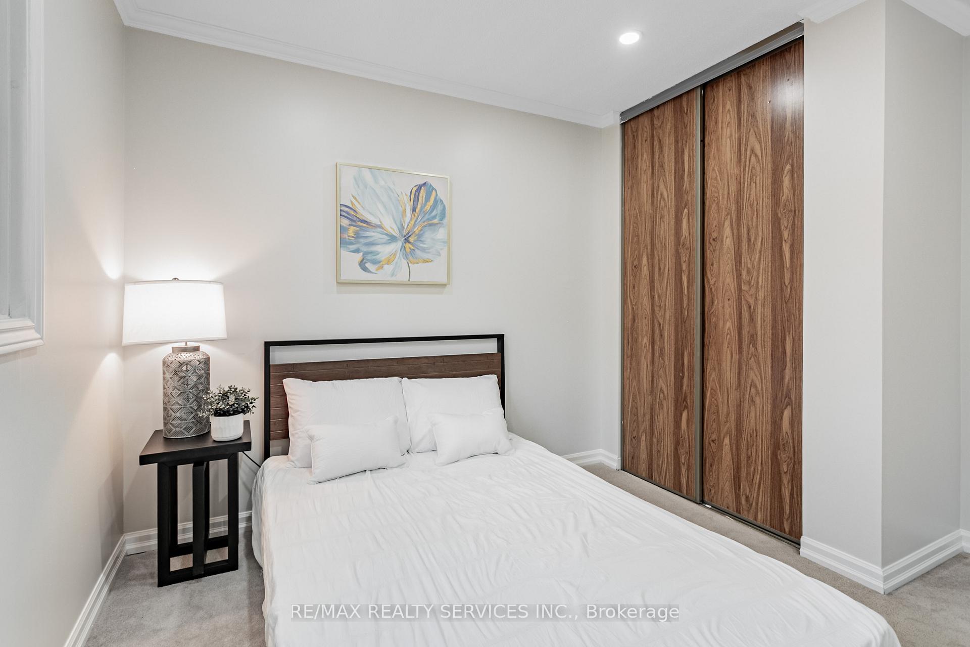Photo 24 of 16 Marchmount Crescent, Brampton, Central Park — HOMEH