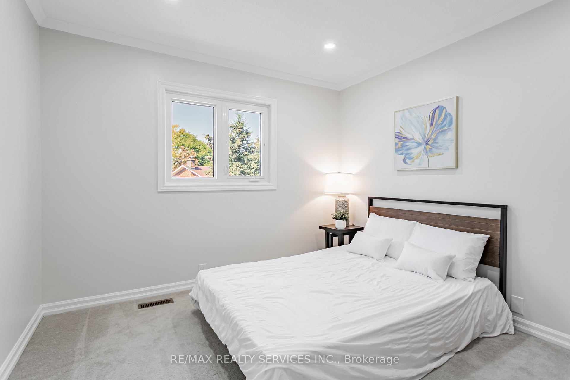 Photo 25 of 16 Marchmount Crescent, Brampton, Central Park — HOMEH