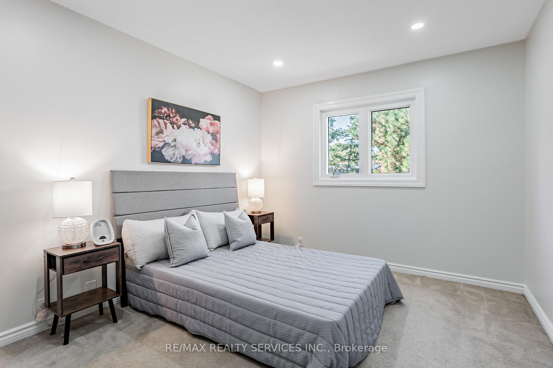 Photo 26 of 16 Marchmount Crescent, Brampton, Central Park — HOMEH
