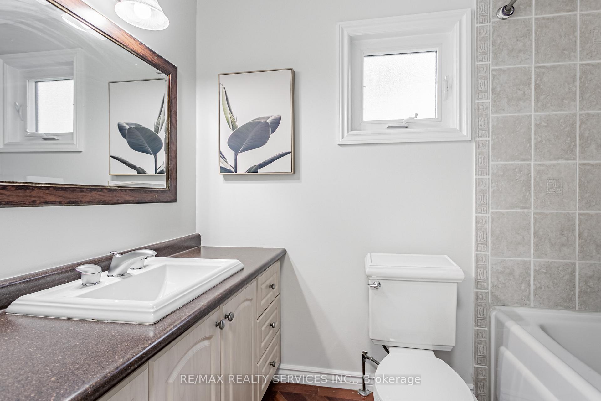 Photo 28 of 16 Marchmount Crescent, Brampton, Central Park — HOMEH