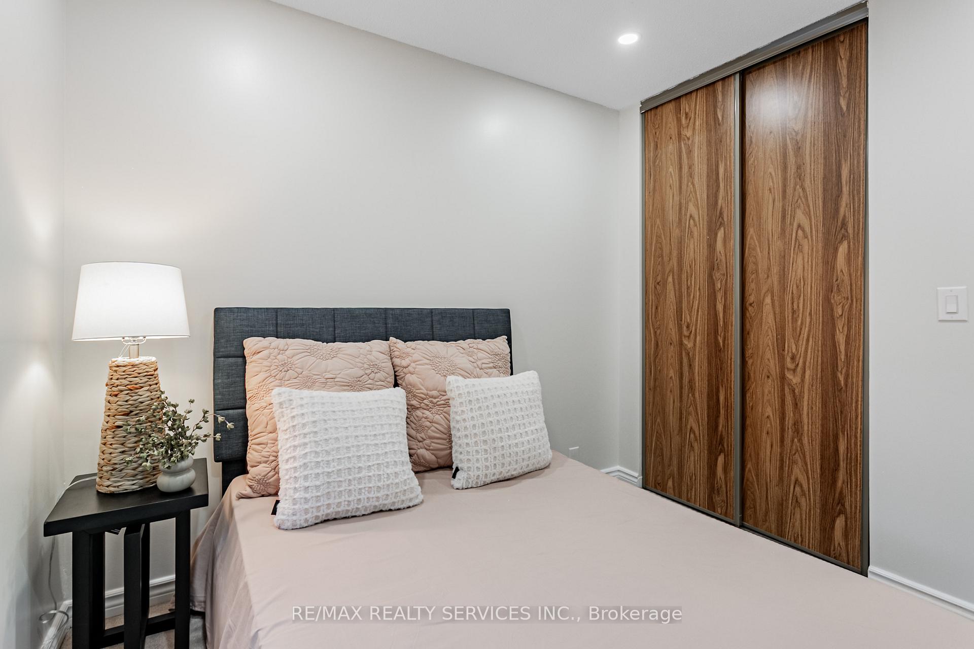 Photo 29 of 16 Marchmount Crescent, Brampton, Central Park — HOMEH