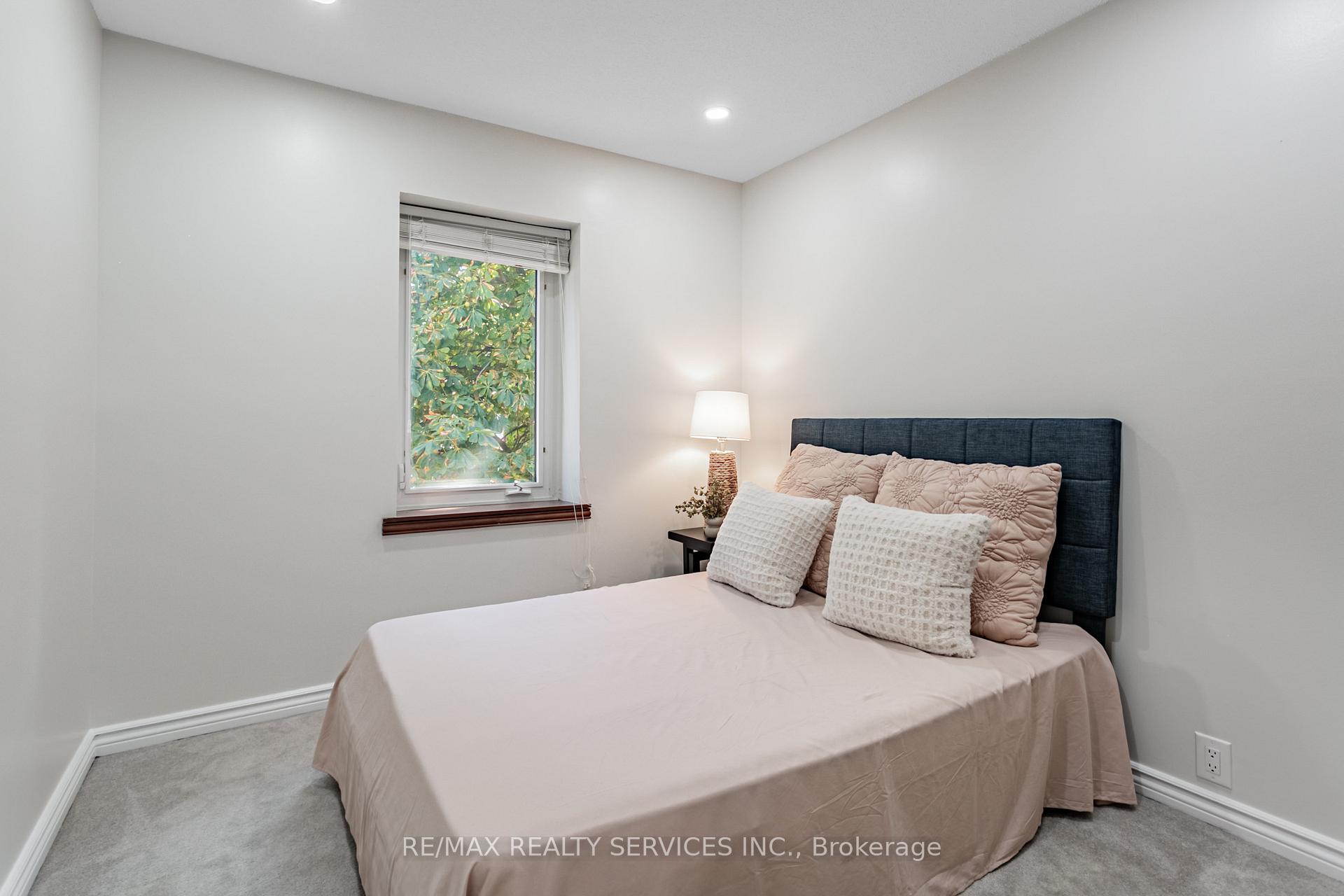 Photo 30 of 16 Marchmount Crescent, Brampton, Central Park — HOMEH