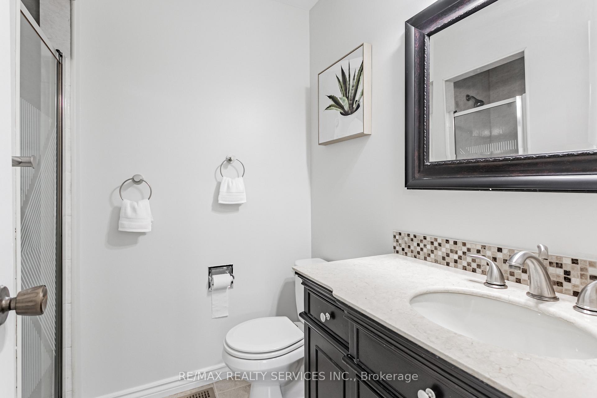 Photo 33 of 16 Marchmount Crescent, Brampton, Central Park — HOMEH