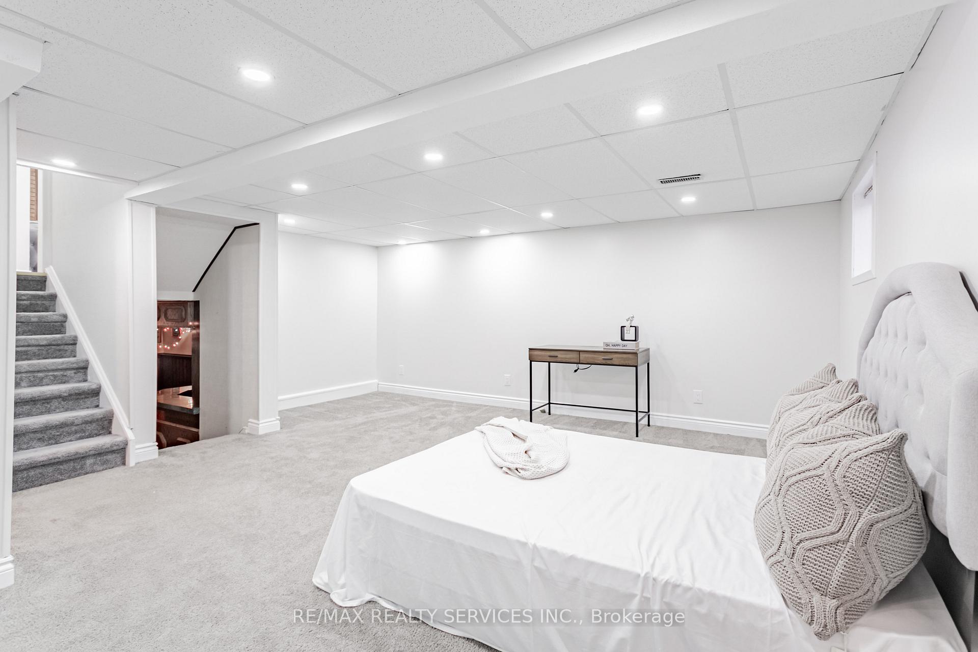 Photo 35 of 16 Marchmount Crescent, Brampton, Central Park — HOMEH