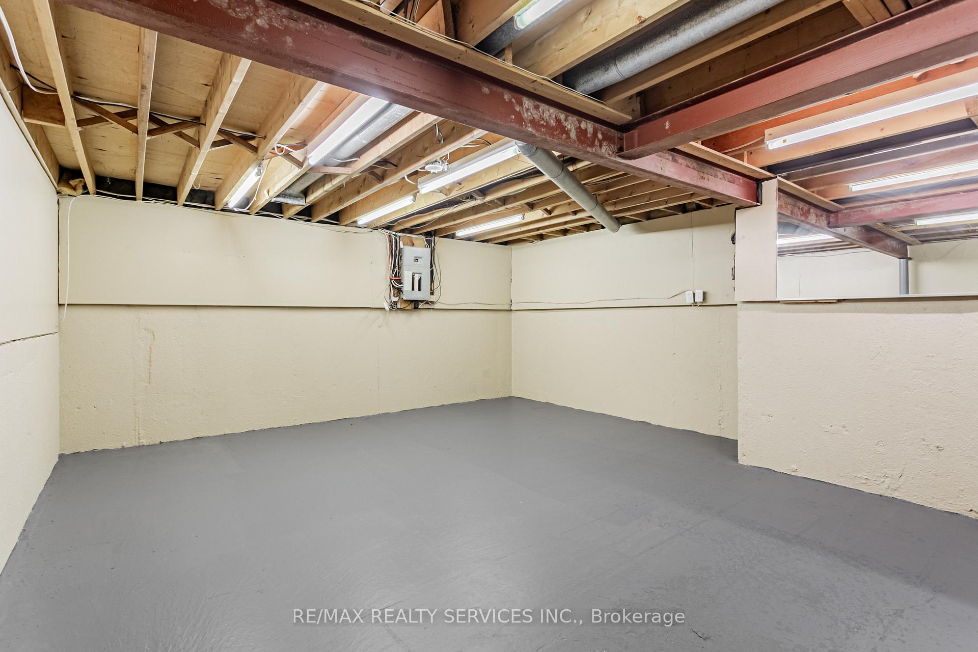 Photo 41 of 16 Marchmount Crescent, Brampton, Central Park — HOMEH