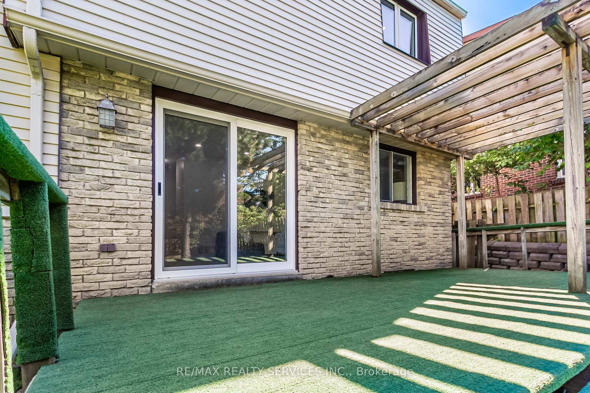 Photo 43 of 16 Marchmount Crescent, Brampton, Central Park — HOMEH