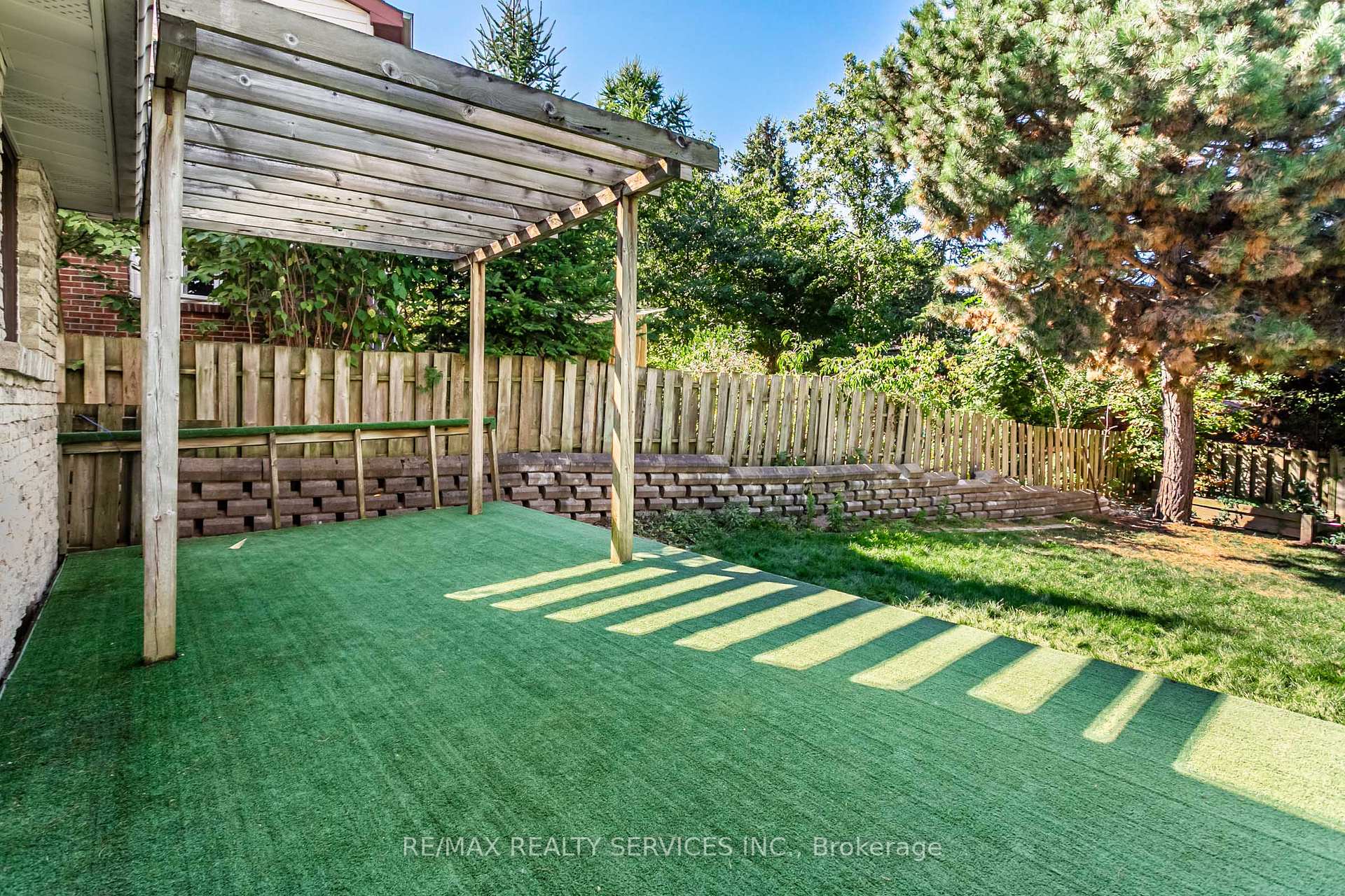 Photo 44 of 16 Marchmount Crescent, Brampton, Central Park — HOMEH