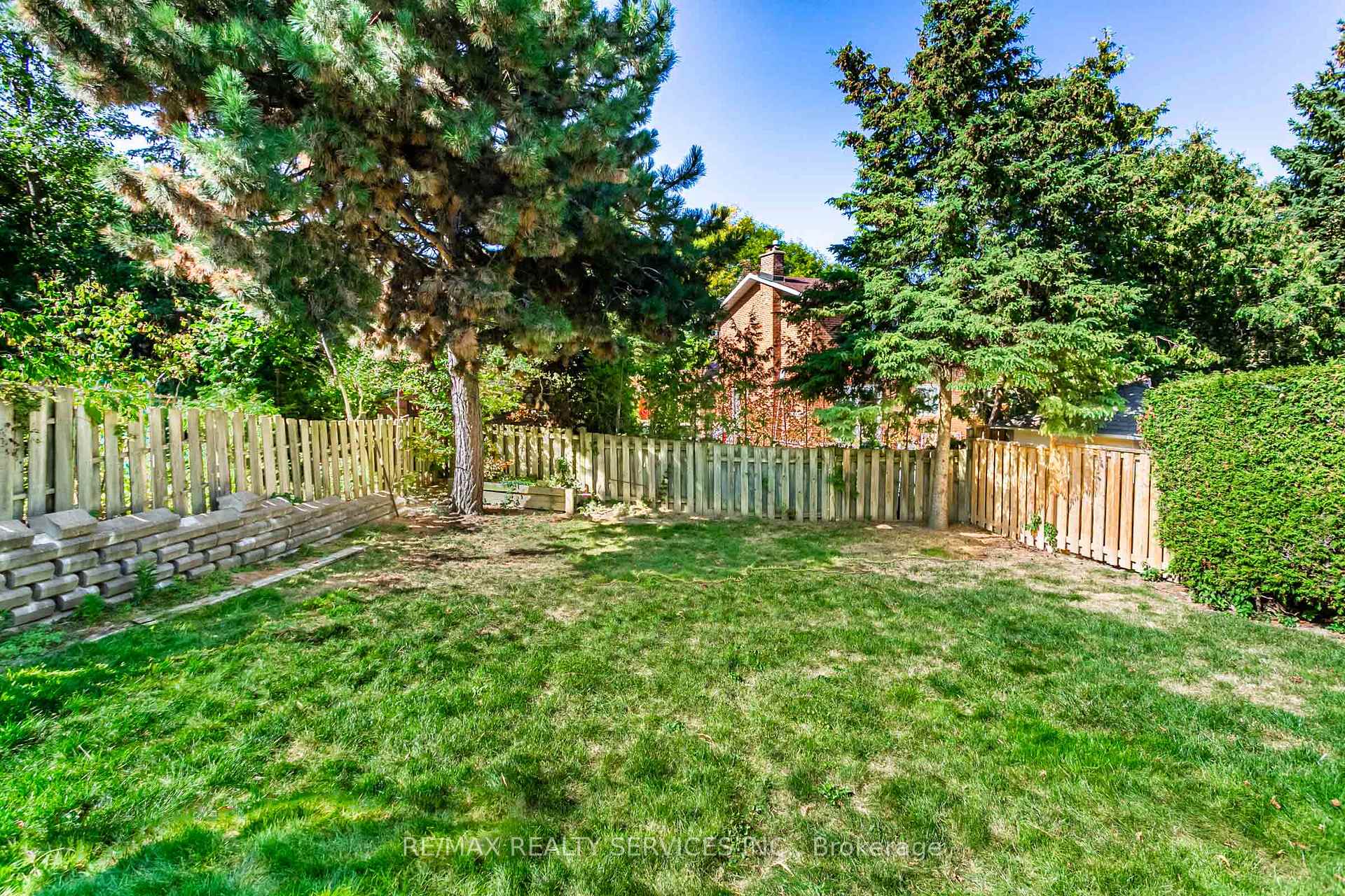 Photo 46 of 16 Marchmount Crescent, Brampton, Central Park — HOMEH