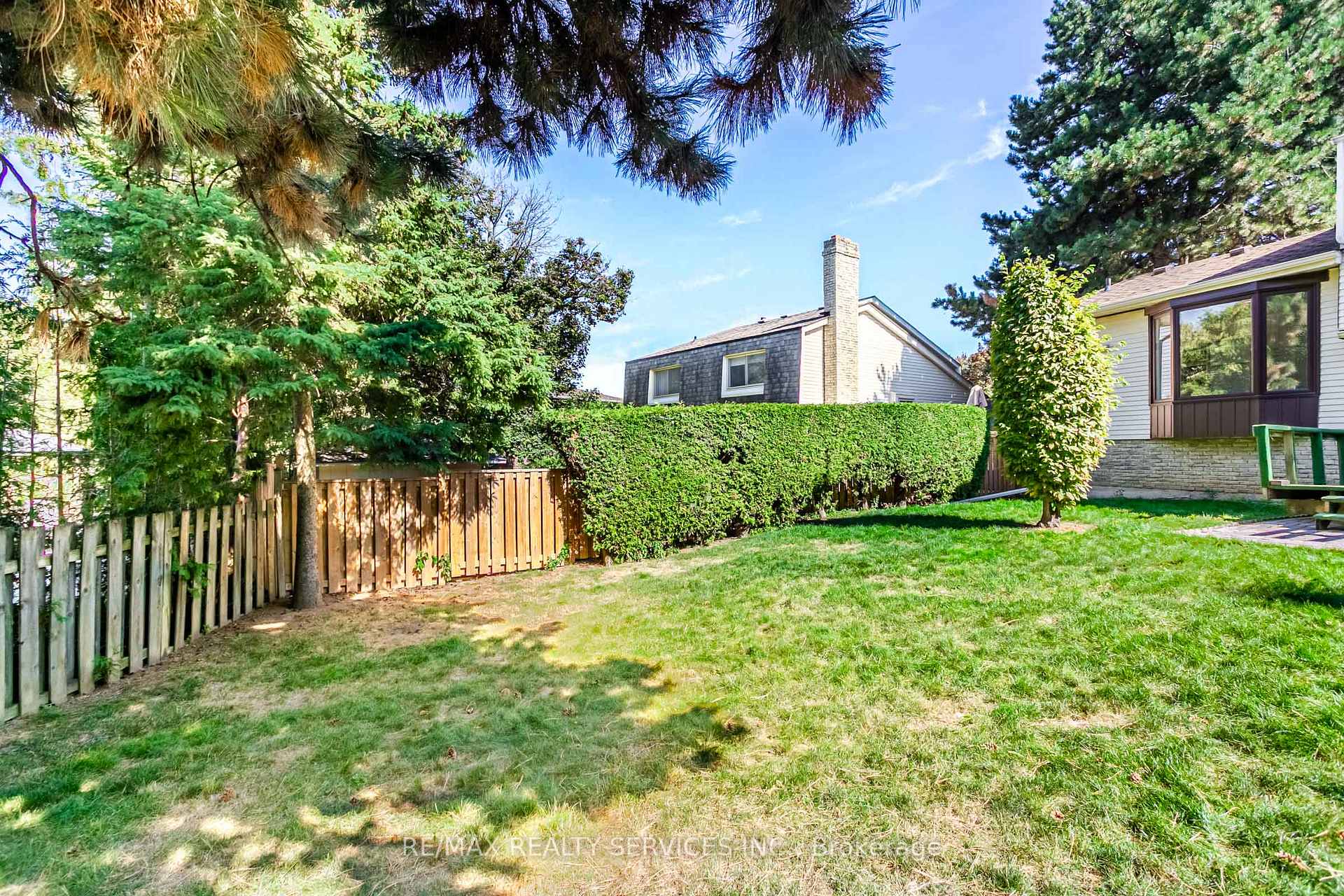 Photo 47 of 16 Marchmount Crescent, Brampton, Central Park — HOMEH