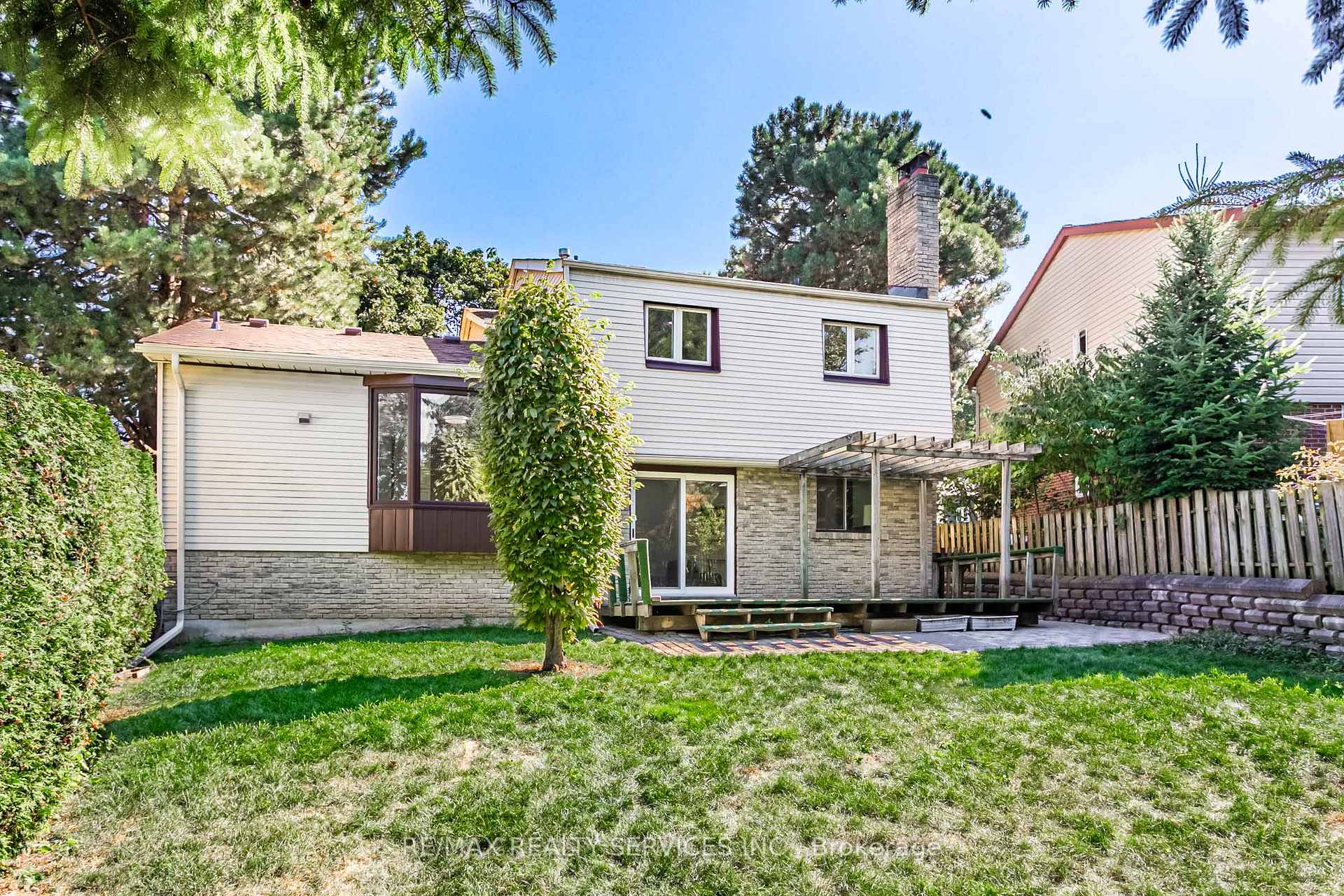 Photo 49 of 16 Marchmount Crescent, Brampton, Central Park — HOMEH