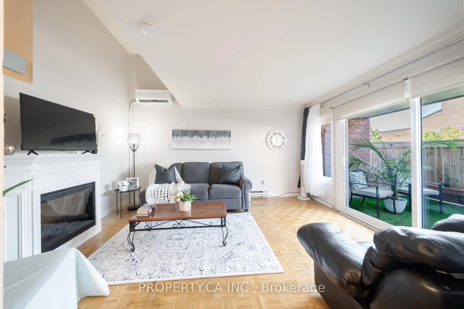 Photo 4 of 311 Milestone Crescent, Aurora, Aurora Village — HOMEH