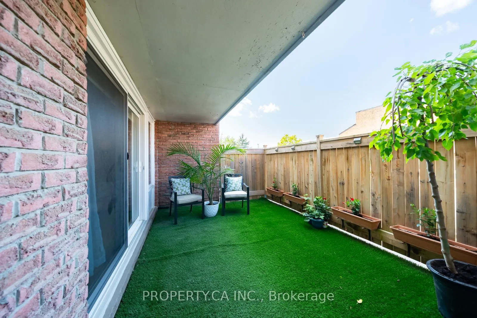 Photo 5 of 311 Milestone Crescent, Aurora, Aurora Village — HOMEH