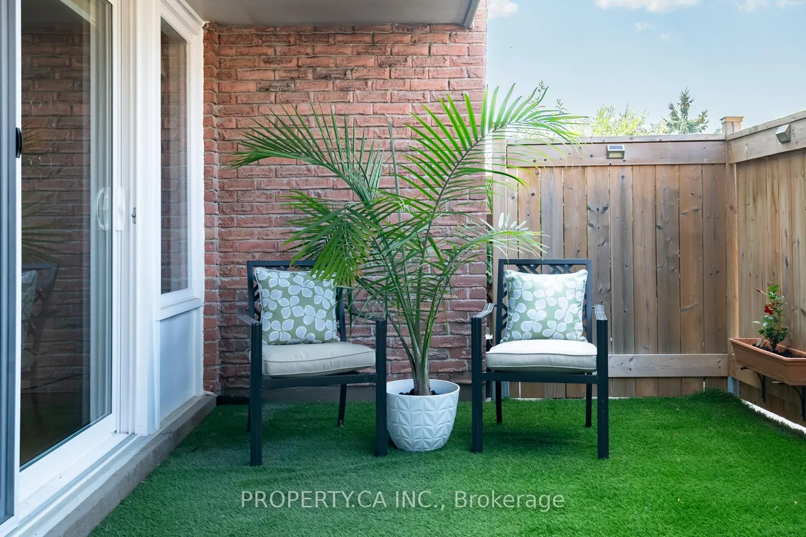 Photo 6 of 311 Milestone Crescent, Aurora, Aurora Village — HOMEH