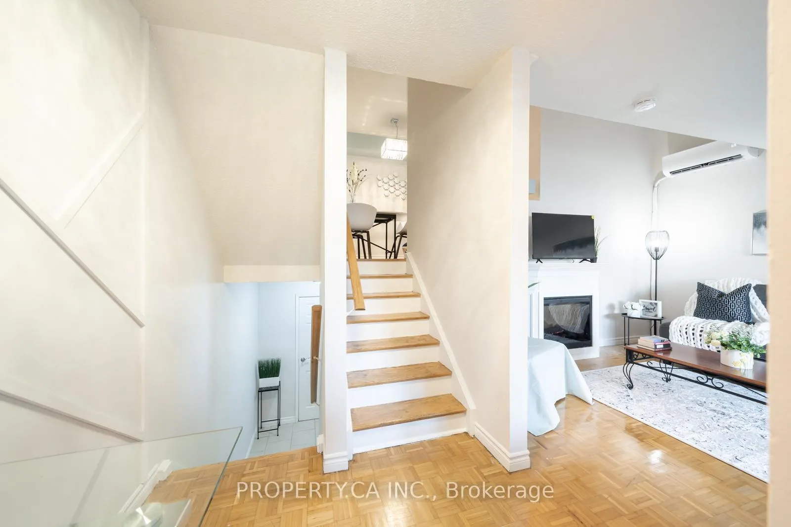 Photo 10 of 311 Milestone Crescent, Aurora, Aurora Village — HOMEH