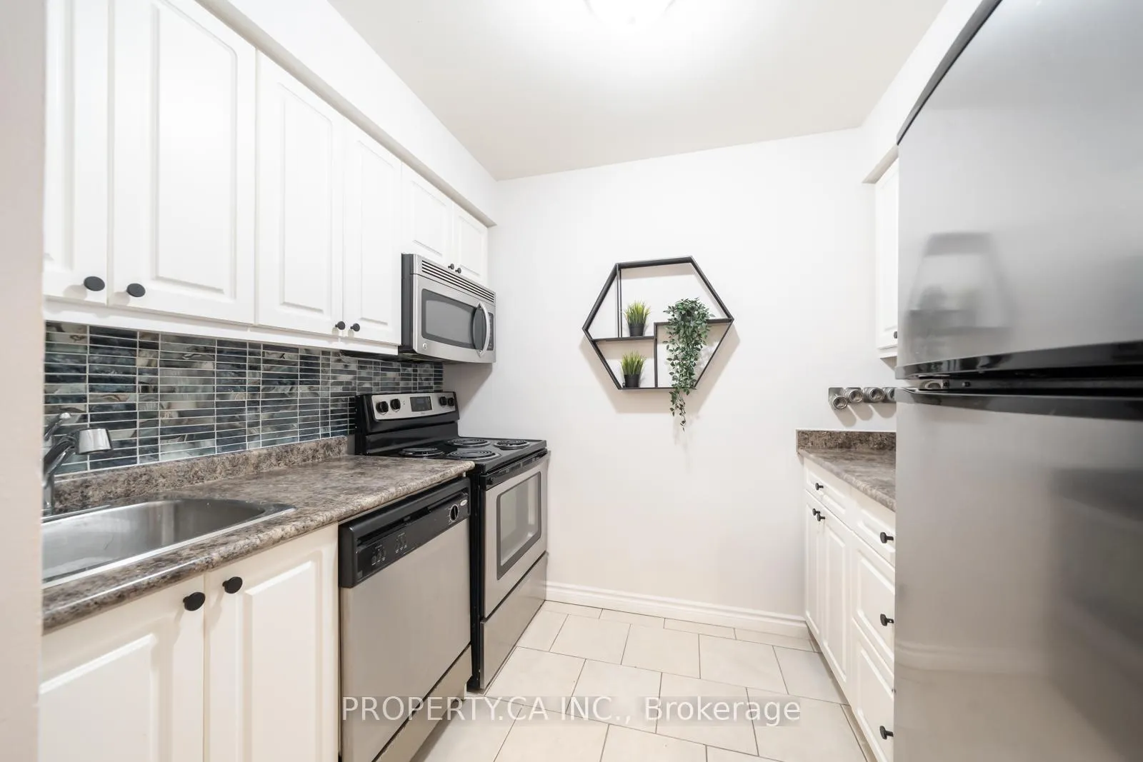 Photo 11 of 311 Milestone Crescent, Aurora, Aurora Village — HOMEH