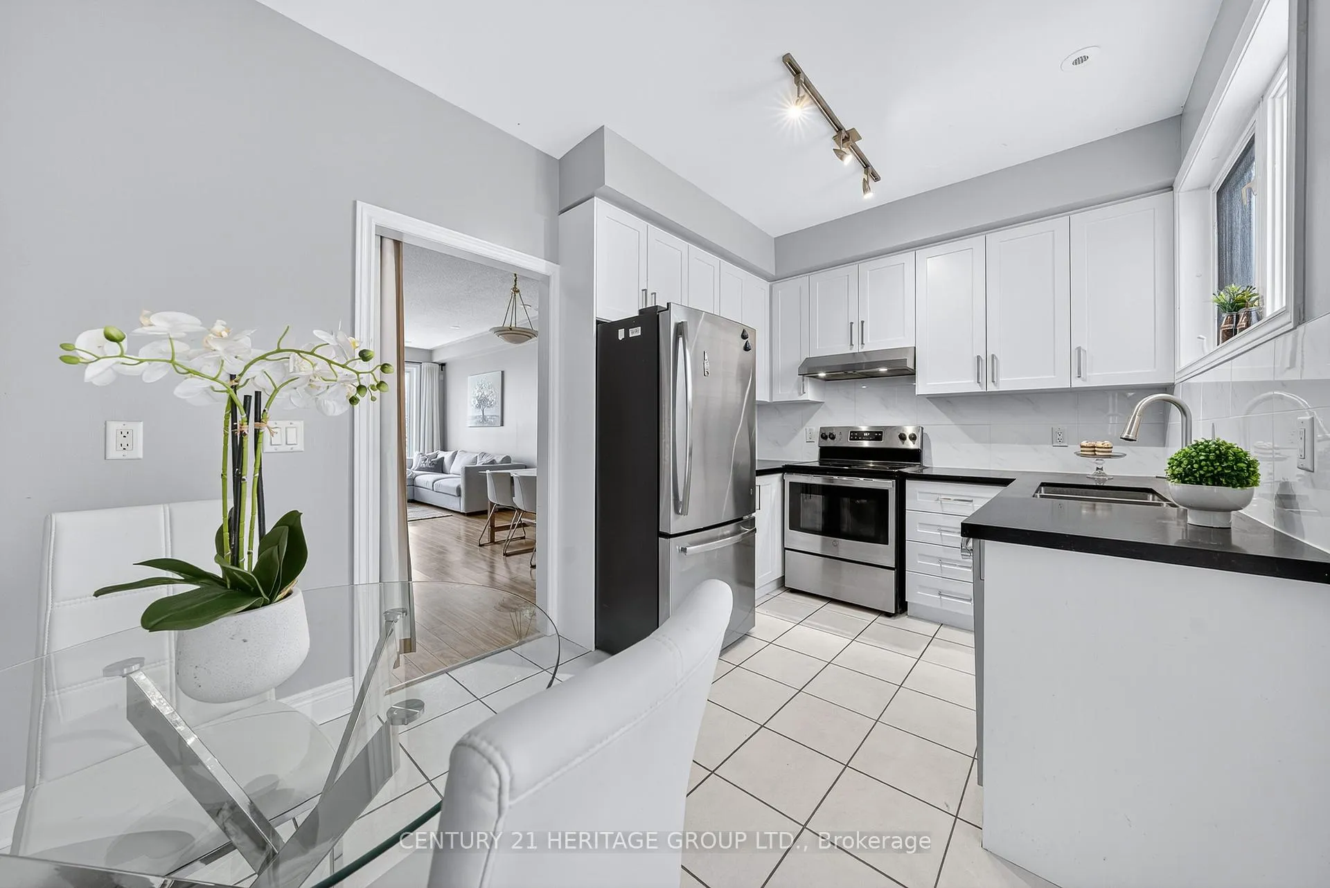 Photo 7 of 82 Suncrest Boulevard, Markham, Commerce Valley — HOMEH