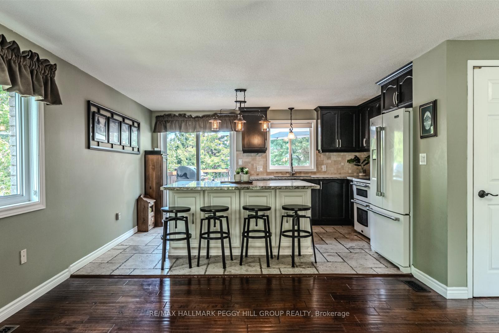 Photo 3 of 1 Wessenger Drive, Barrie, Holly — HOMEH