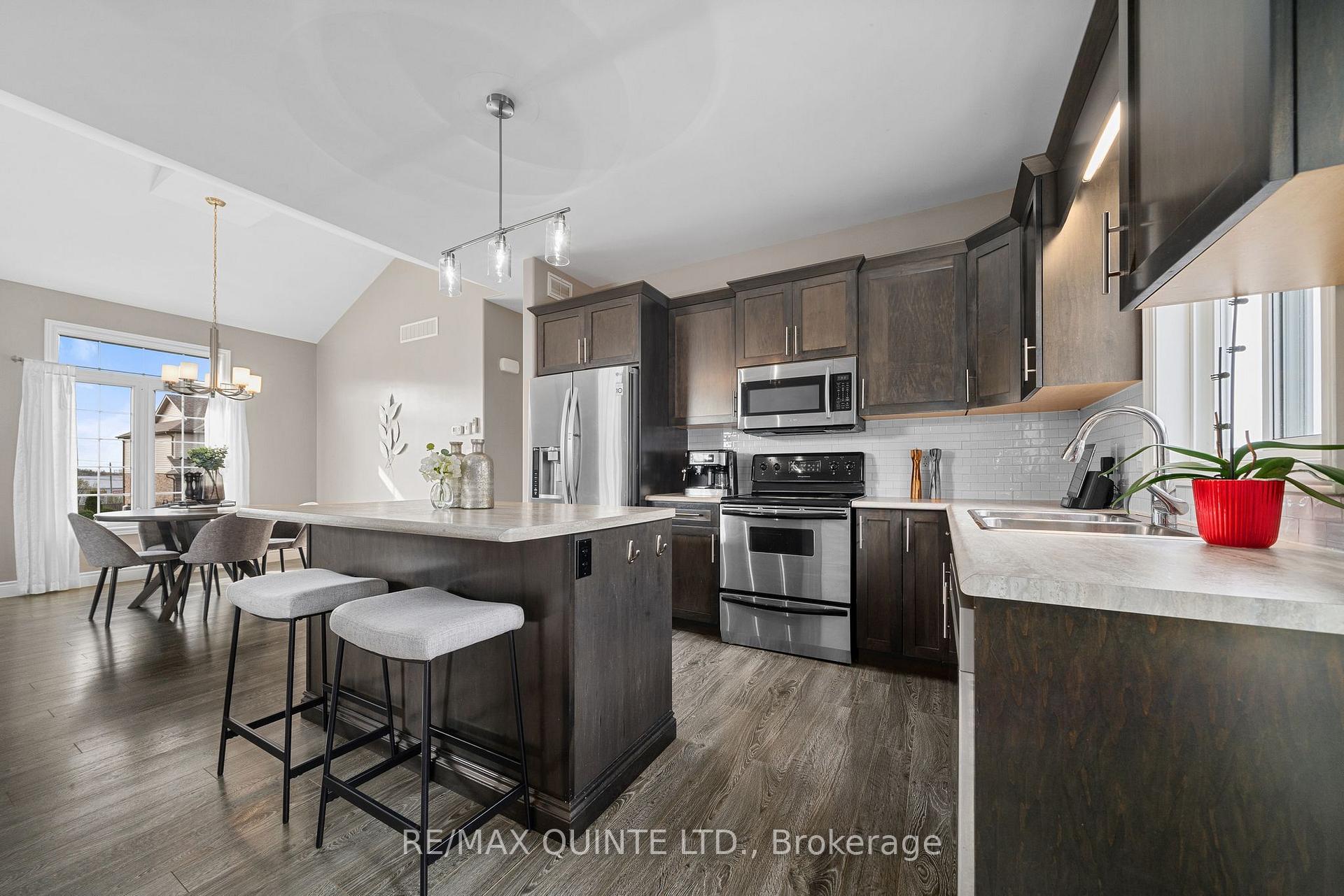 Photo 13 of 3 Walnut Crescent, Belleville, Thurlow Ward — HOMEH