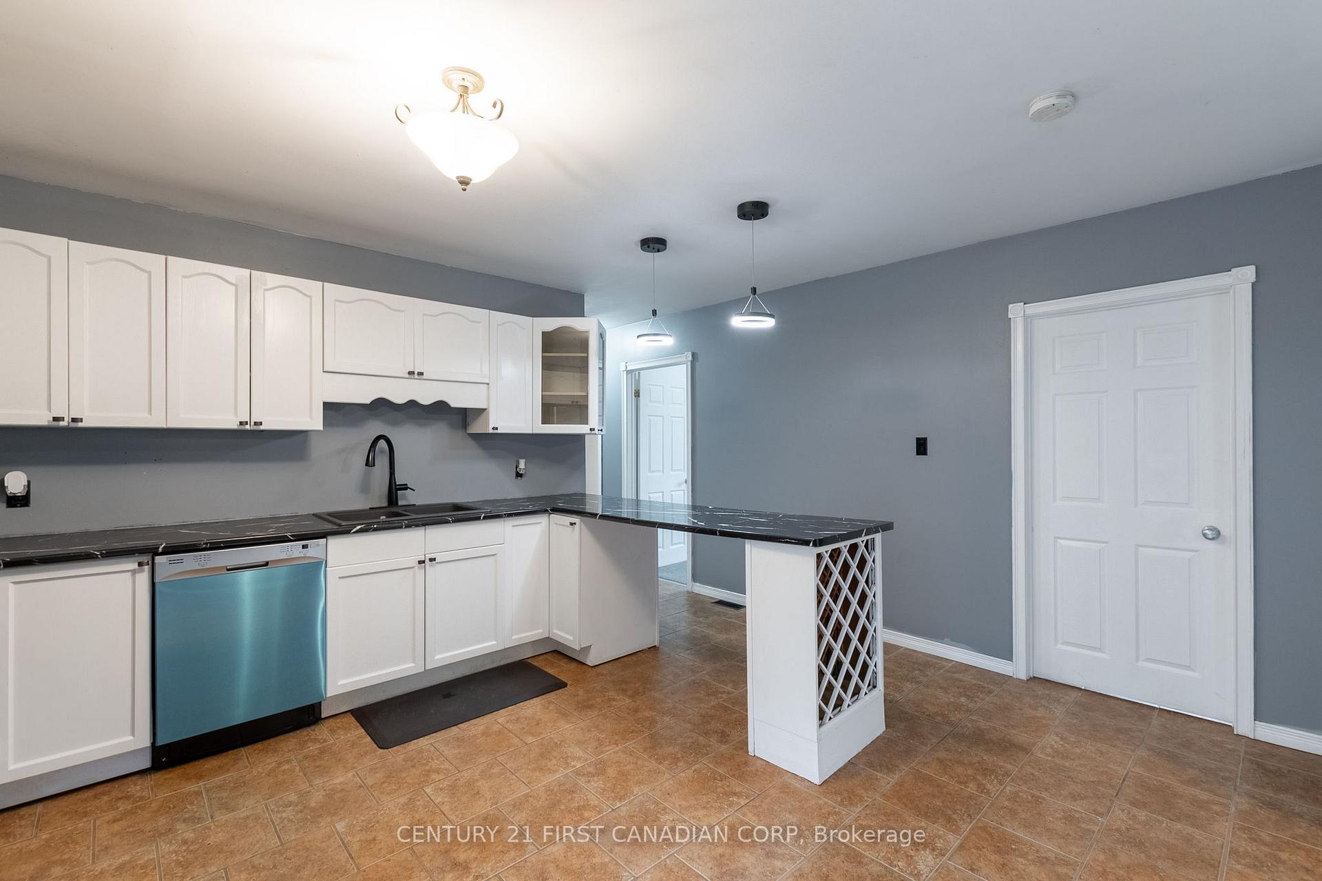 Photo 16 of 12 Davis Street, Central Elgin, Lynhurst — HOMEH