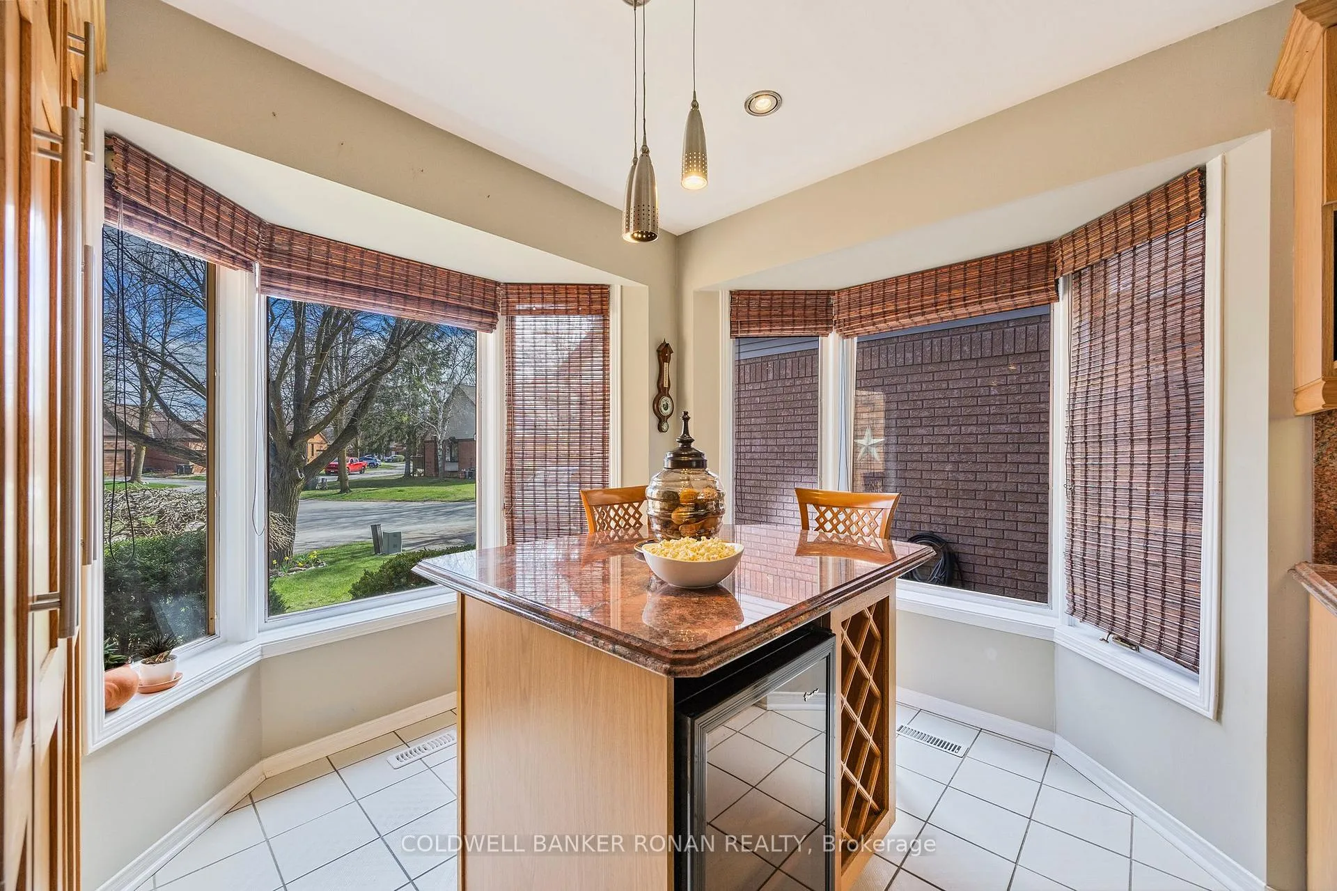Photo 7 of 62 Riverview Road, New Tecumseth, Alliston — HOMEH