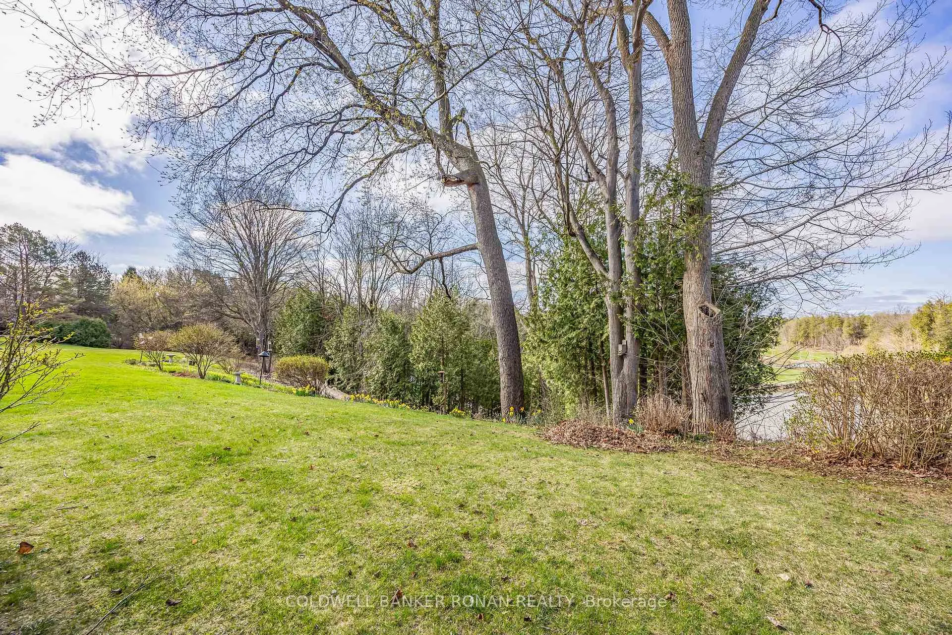 Photo 46 of 62 Riverview Road, New Tecumseth, Alliston — HOMEH
